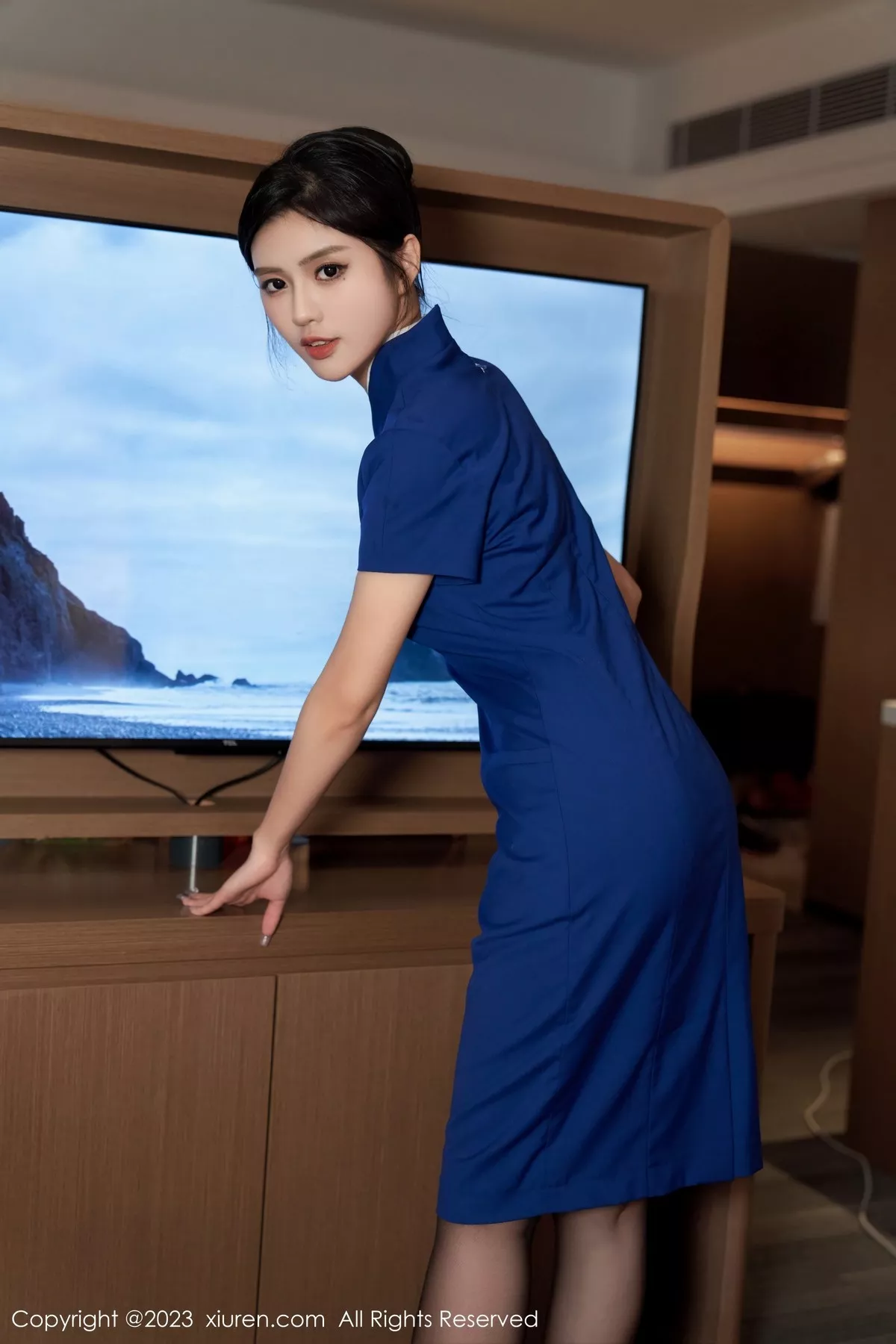 秀人集.com_[XiuRen秀人网]No.6720_模特浅浅Danny深蓝技师制服+红色高开叉服秀曼妙身姿诱惑写真102P