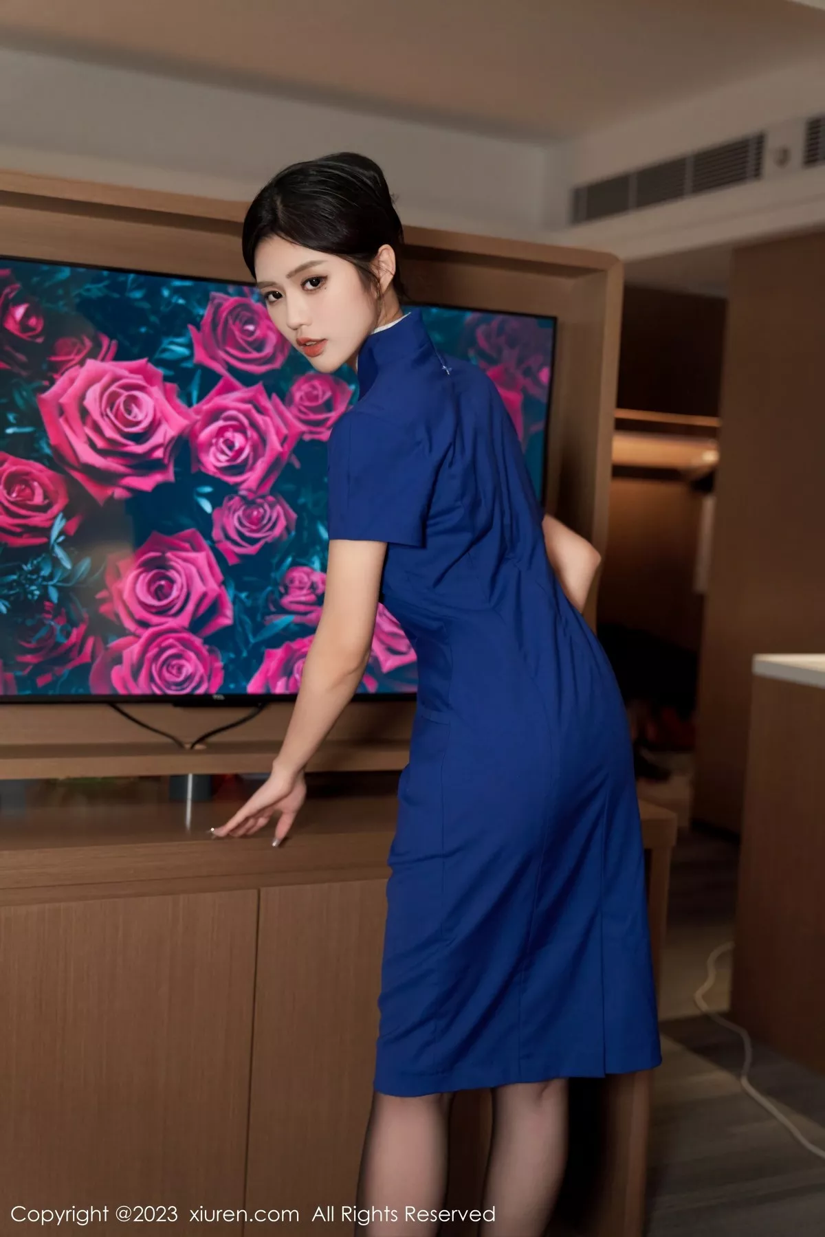 秀人集.com_[XiuRen秀人网]No.6720_模特浅浅Danny深蓝技师制服+红色高开叉服秀曼妙身姿诱惑写真102P