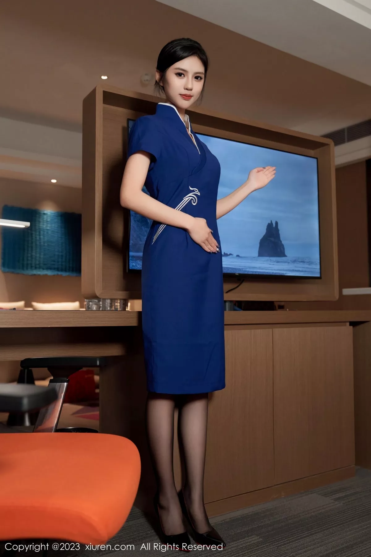 秀人集.com_[XiuRen秀人网]No.6720_模特浅浅Danny深蓝技师制服+红色高开叉服秀曼妙身姿诱惑写真102P