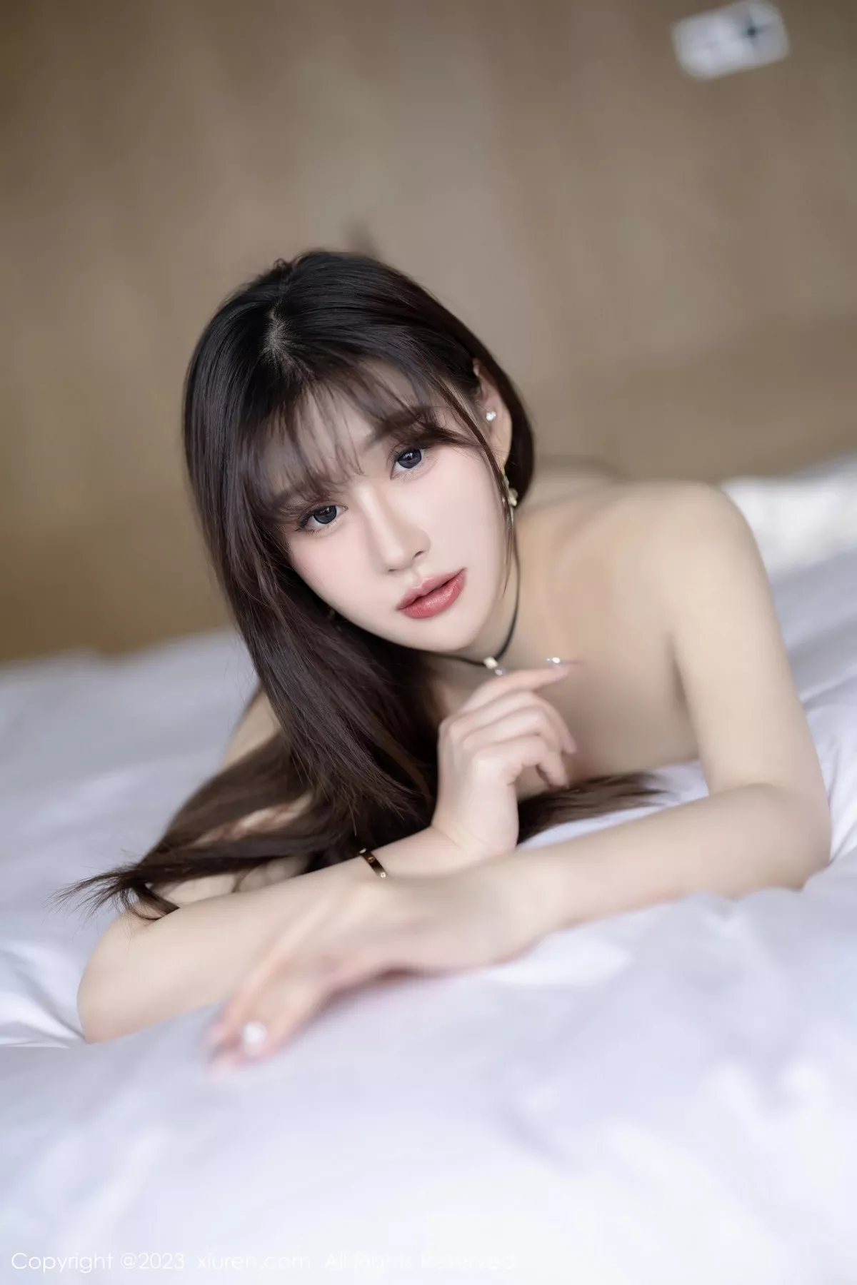 秀人集.com_[XiuRen秀人网]No.6725_模特张欣欣白色上衣配黑皮短裙露黑丝吊袜秀曼妙身姿诱惑写真72P