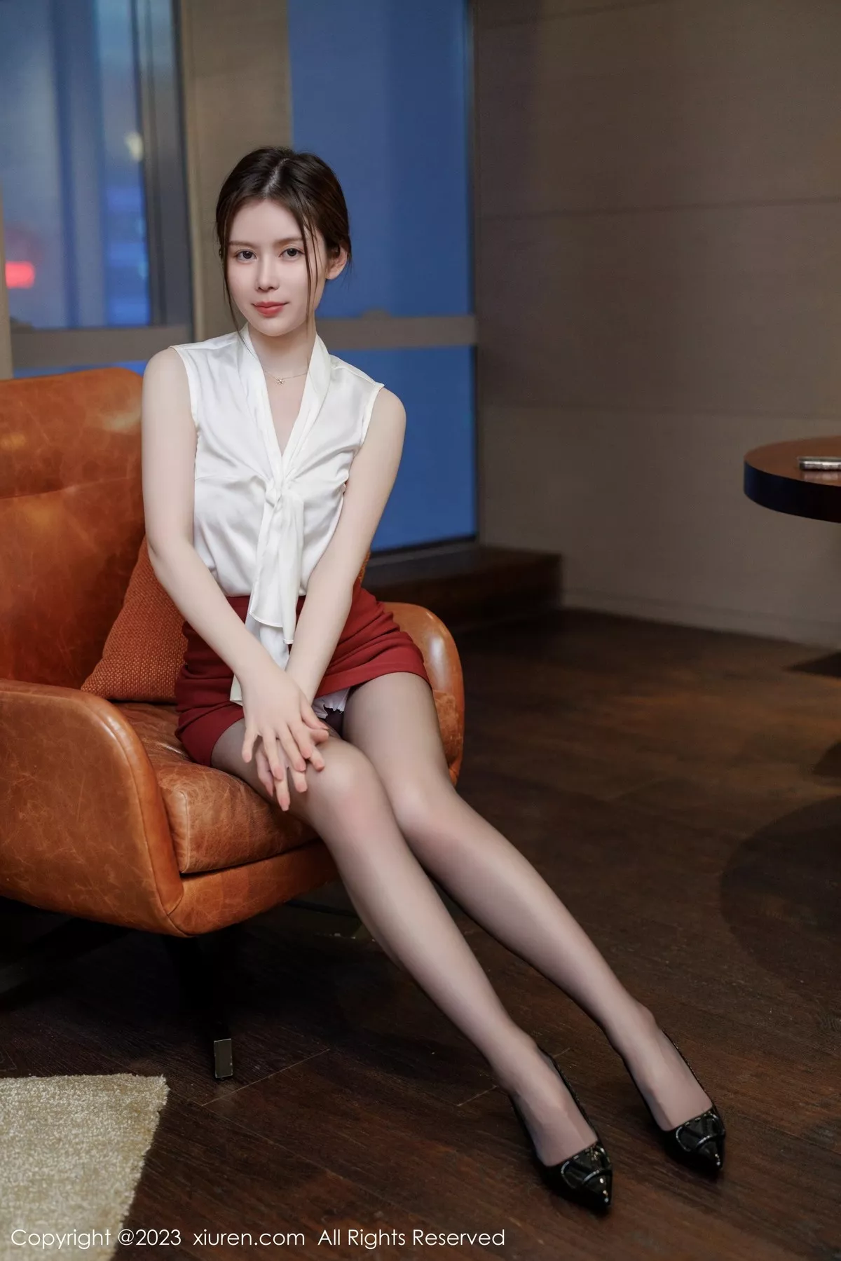 秀人集.com_[XiuRen秀人网]No.6727_模特吴雪瑶白色上衣配暗红短裙露性感内衣秀曼妙身材诱惑写真56P