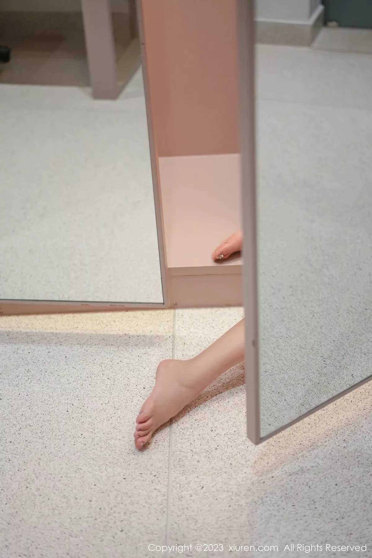 秀人集.com_[XiuRen秀人网]No.6729_模特laura阿姣脱白色吊带长裙露浅色轻透蕾丝内衣完美诱惑写真66P