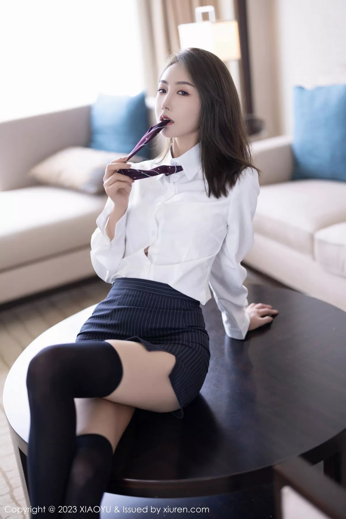 秀人集.com_[XiaoYu画语界]Vol.1027_模特苏苏阿性感白T配深色短裙露白色内衣秀曼妙身姿诱惑写真90P