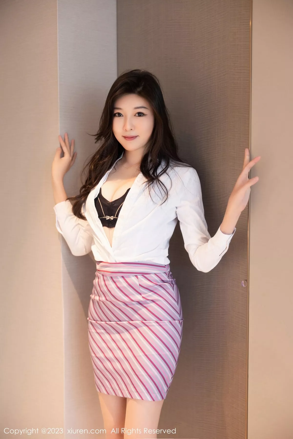 秀人集.com_[XiuRen秀人网]No.6741_模特卡卡酱空姐制服主题性感白T露黑色内衣秀丰满身材诱惑写真74P