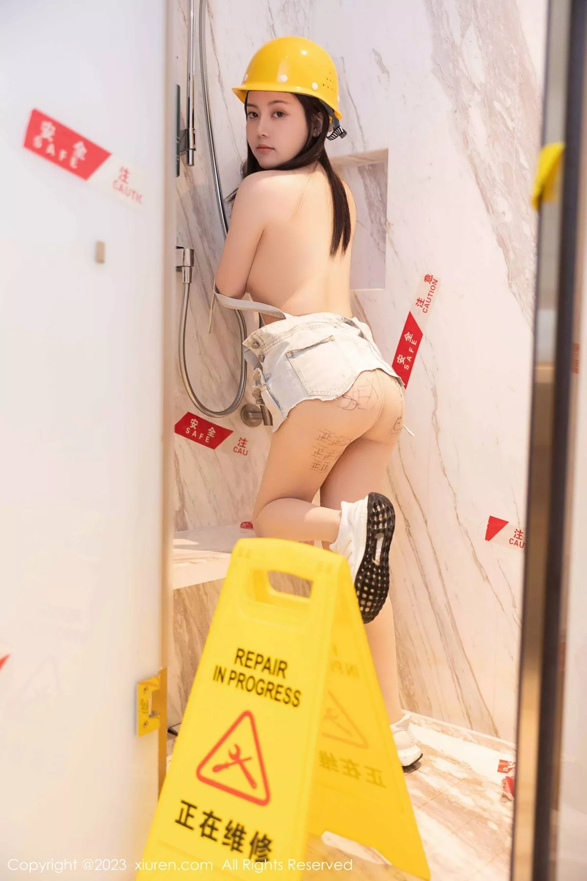 秀人集.com_[XiuRen秀人网]No.6760_模特豆瓣酱性感维修工装扮超薄无内肉丝秀火辣身材诱惑写真85P
