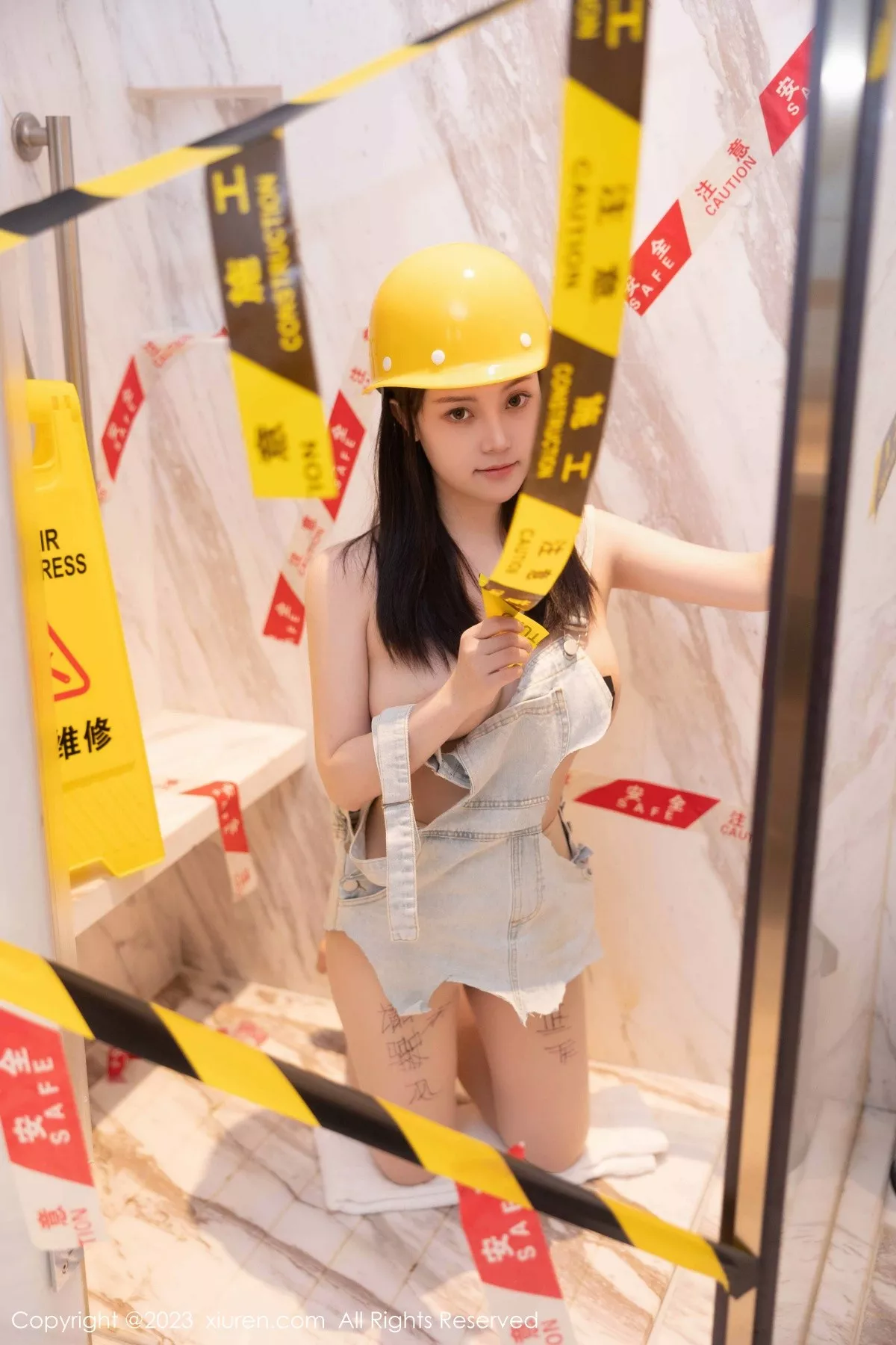 秀人集.com_[XiuRen秀人网]No.6760_模特豆瓣酱性感维修工装扮超薄无内肉丝秀火辣身材诱惑写真85P