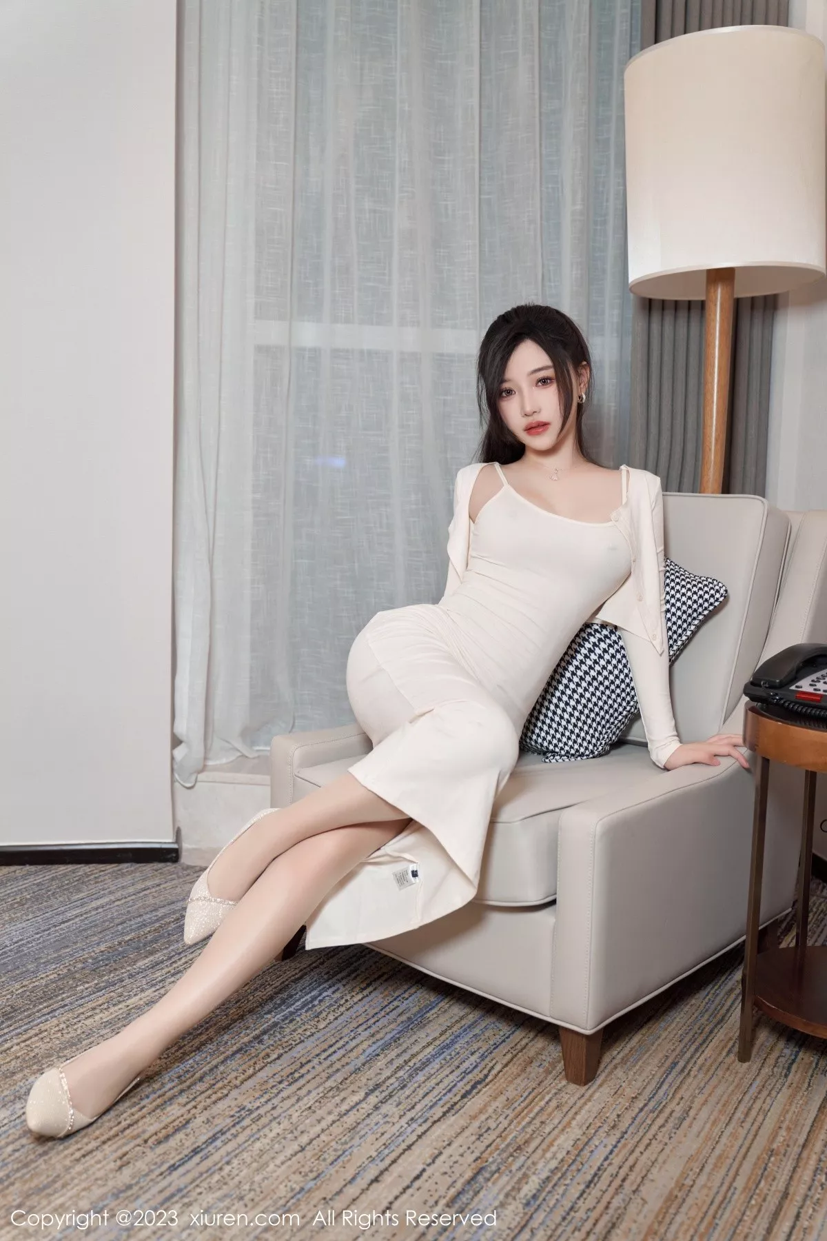 秀人集.com_[XiuRen秀人网]No.6761_模特妙可可Cheese浅色吊带长裙配原色丝袜秀完美身材诱惑写真90P