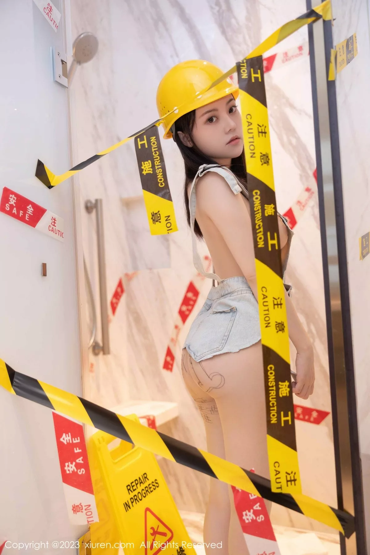 秀人集.com_[XiuRen秀人网]No.6760_模特豆瓣酱性感维修工装扮超薄无内肉丝秀火辣身材诱惑写真85P