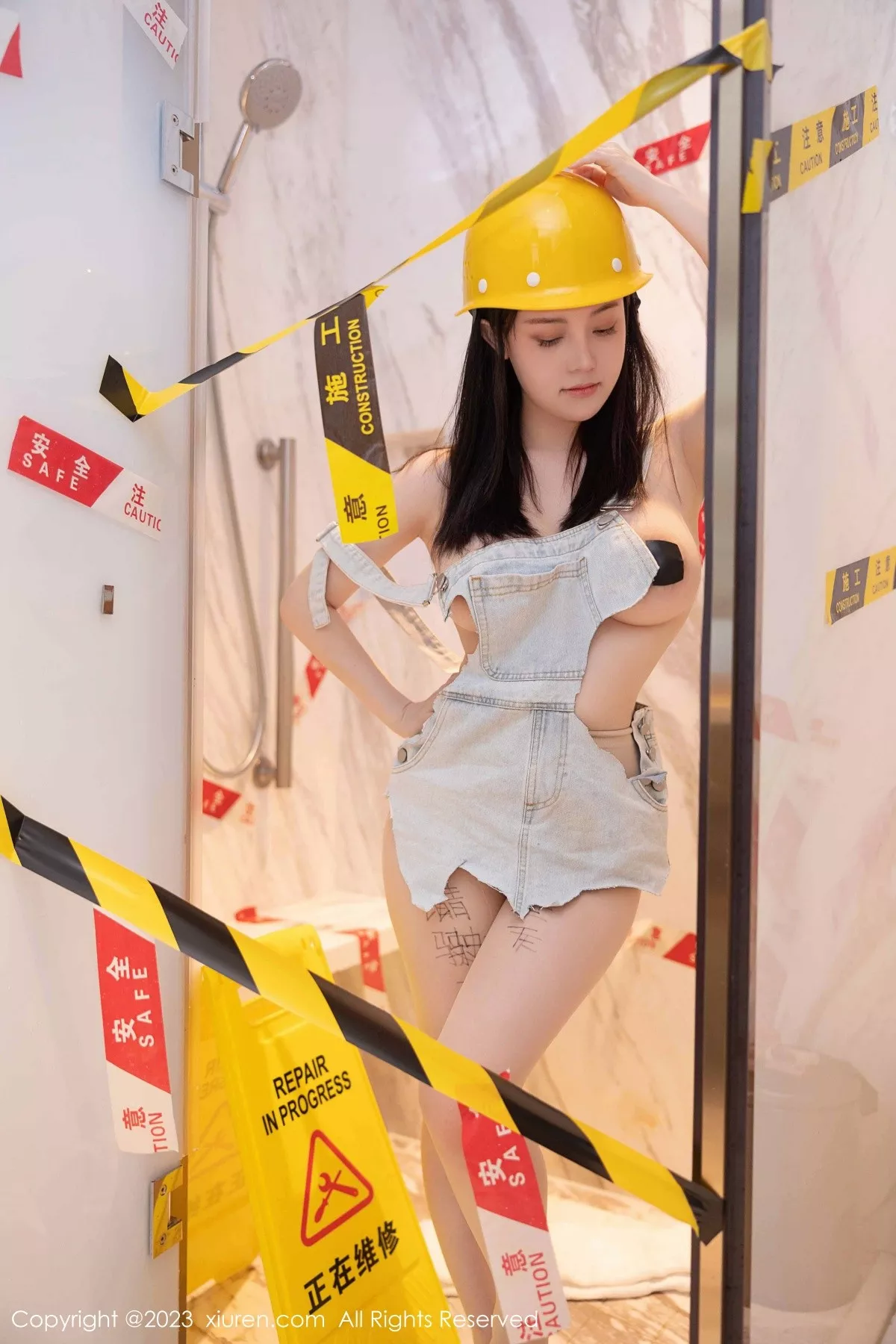 秀人集.com_[XiuRen秀人网]No.6760_模特豆瓣酱性感维修工装扮超薄无内肉丝秀火辣身材诱惑写真85P