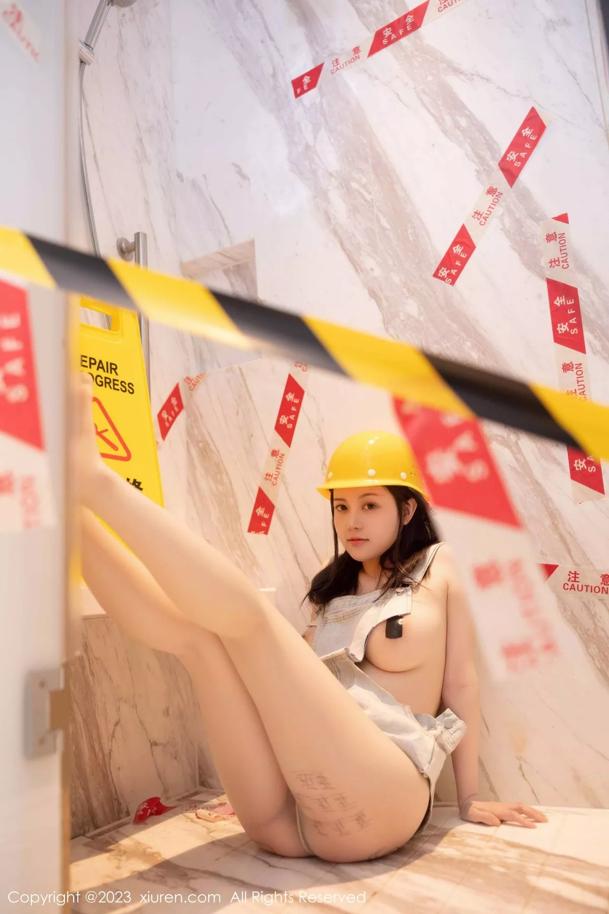 秀人集.com_[XiuRen秀人网]No.6760_模特豆瓣酱性感维修工装扮超薄无内肉丝秀火辣身材诱惑写真85P