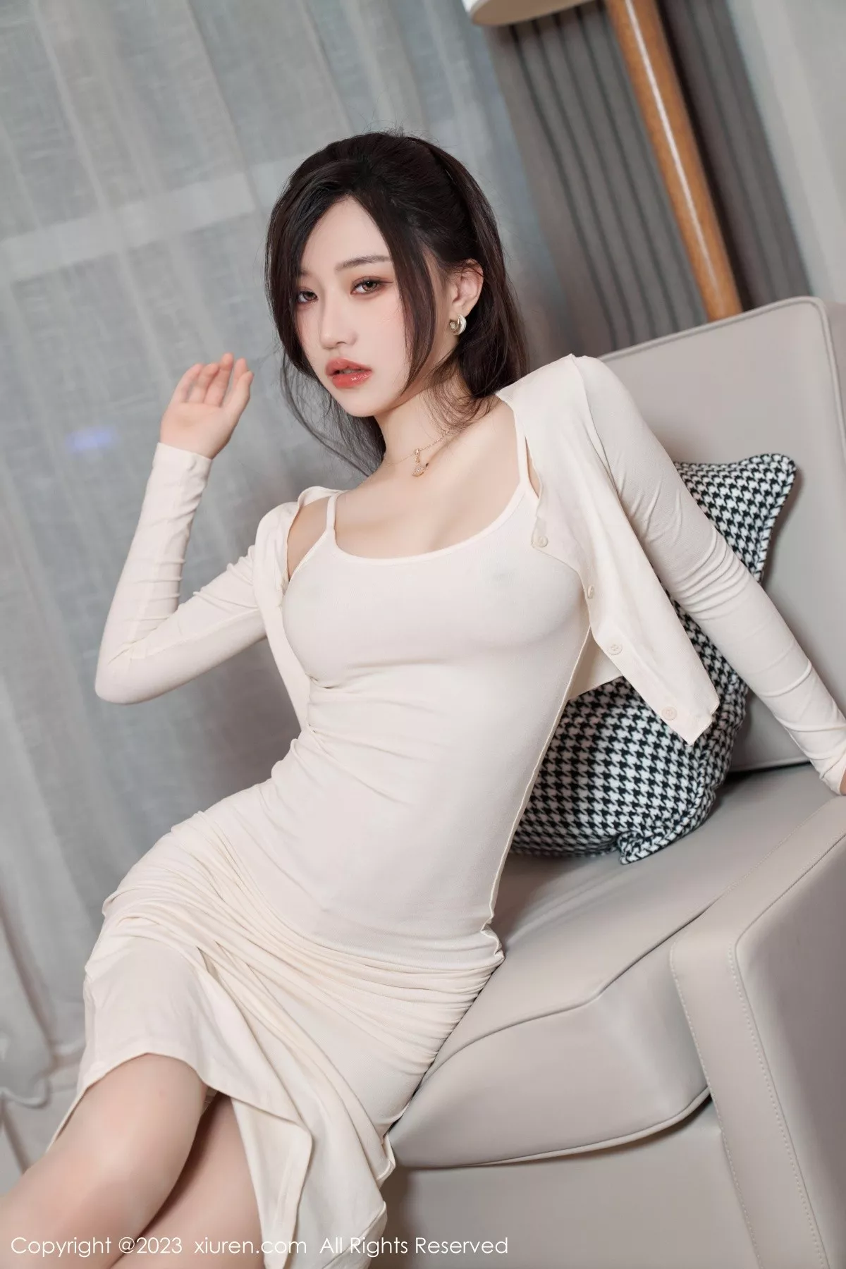 秀人集.com_[XiuRen秀人网]No.6761_模特妙可可Cheese浅色吊带长裙配原色丝袜秀完美身材诱惑写真90P