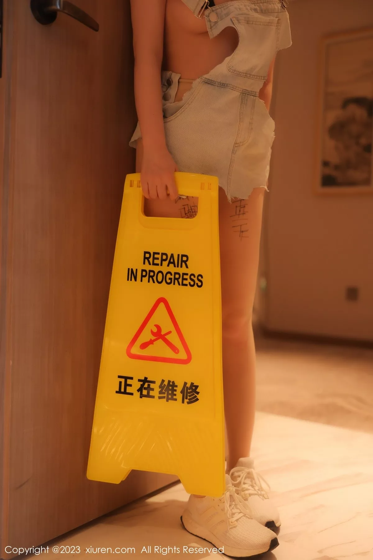 秀人集.com_[XiuRen秀人网]No.6760_模特豆瓣酱性感维修工装扮超薄无内肉丝秀火辣身材诱惑写真85P