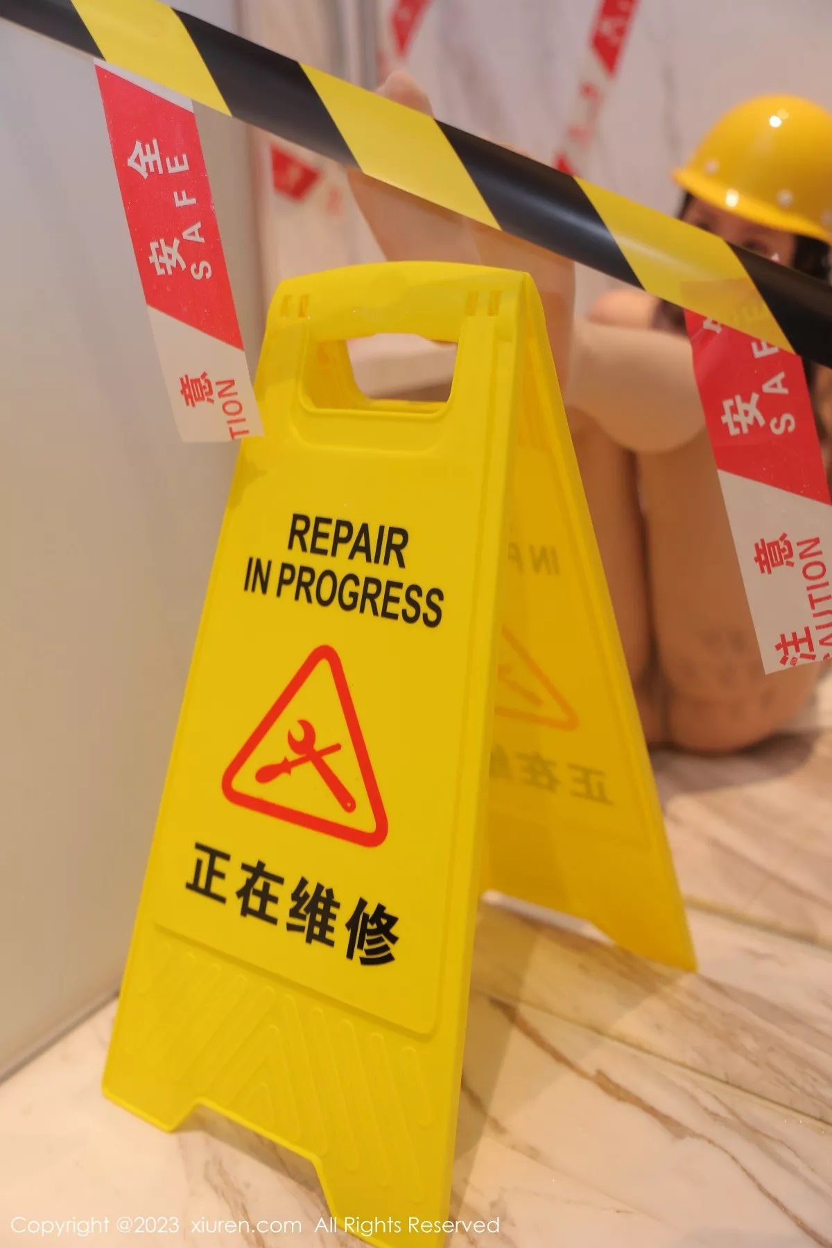 秀人集.com_[XiuRen秀人网]No.6760_模特豆瓣酱性感维修工装扮超薄无内肉丝秀火辣身材诱惑写真85P