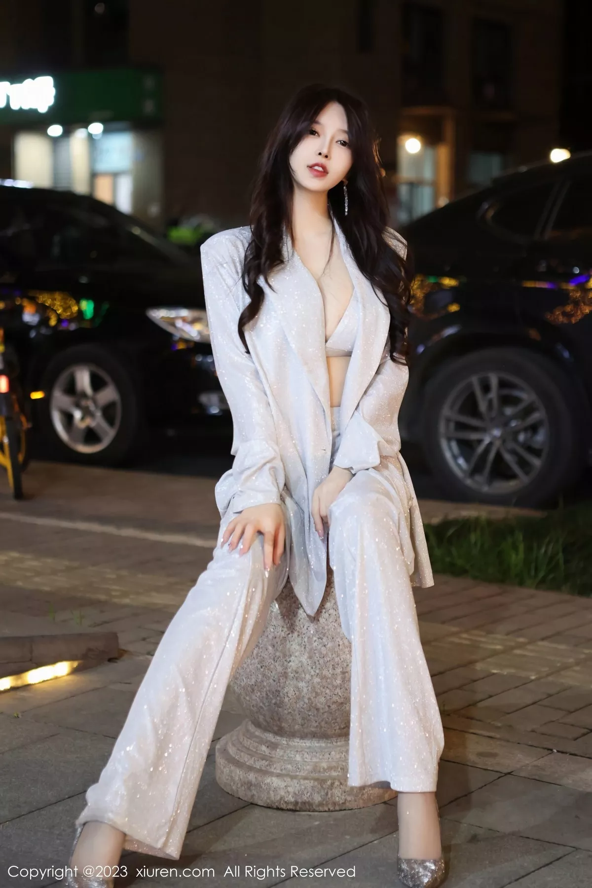 秀人集.com_[XiuRen秀人网]No.6605_模特玉兔miki脱简约银灰外衣露银灰内衣秀傲人豪乳撩人诱惑写真82P