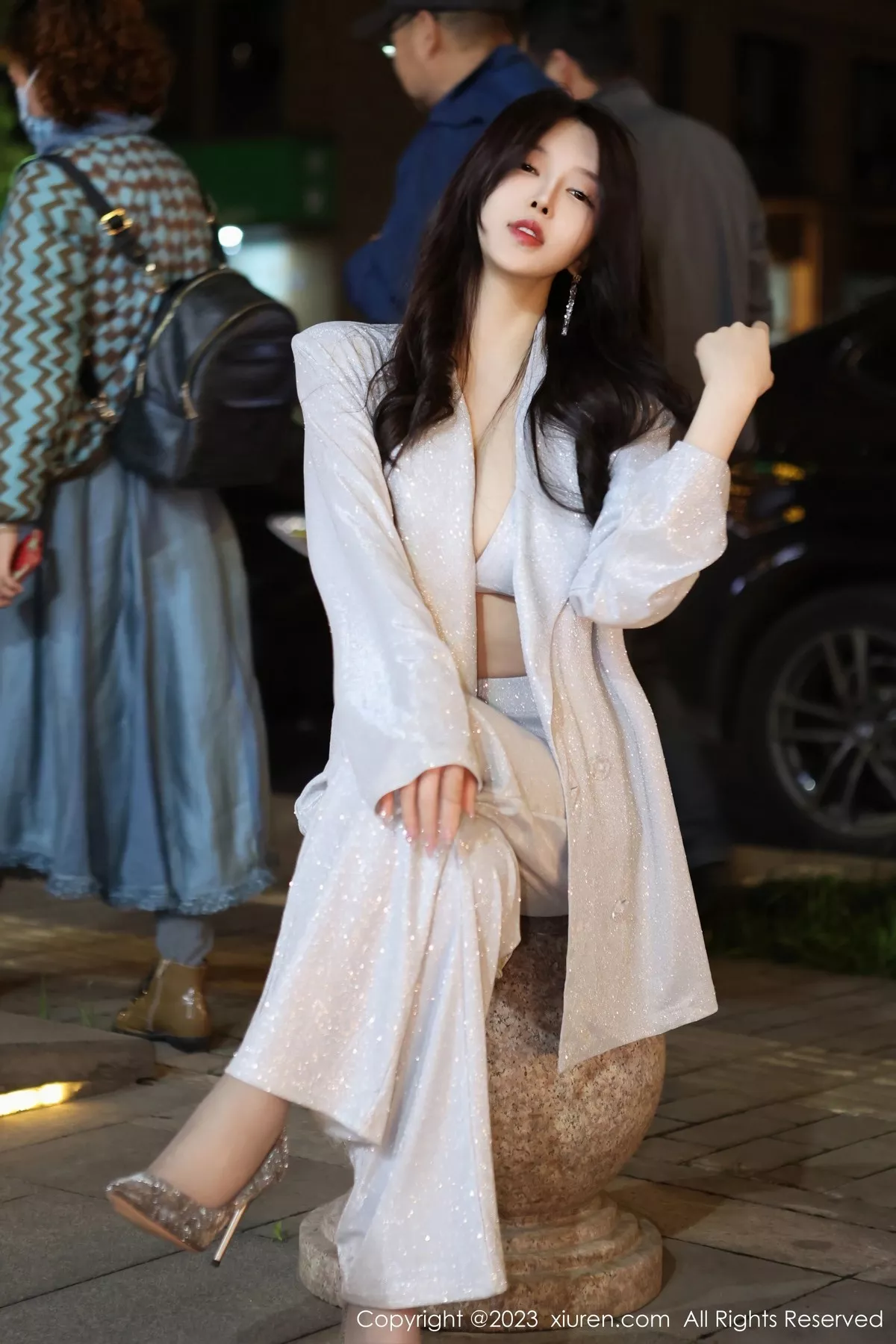 秀人集.com_[XiuRen秀人网]No.6605_模特玉兔miki脱简约银灰外衣露银灰内衣秀傲人豪乳撩人诱惑写真82P