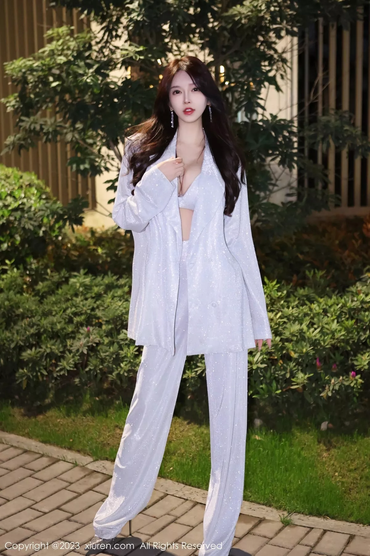 秀人集.com_[XiuRen秀人网]No.6605_模特玉兔miki脱简约银灰外衣露银灰内衣秀傲人豪乳撩人诱惑写真82P