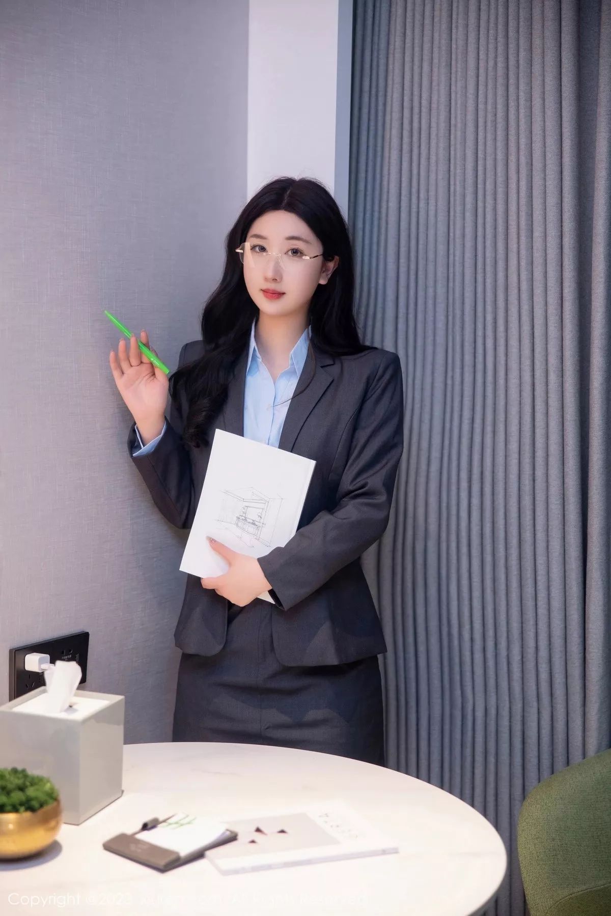 秀人集.com_[XiuRen秀人网]No.6607_模特江真真深灰色OL制服露蓝黑色蕾丝内衣配原色丝袜诱惑写真86P