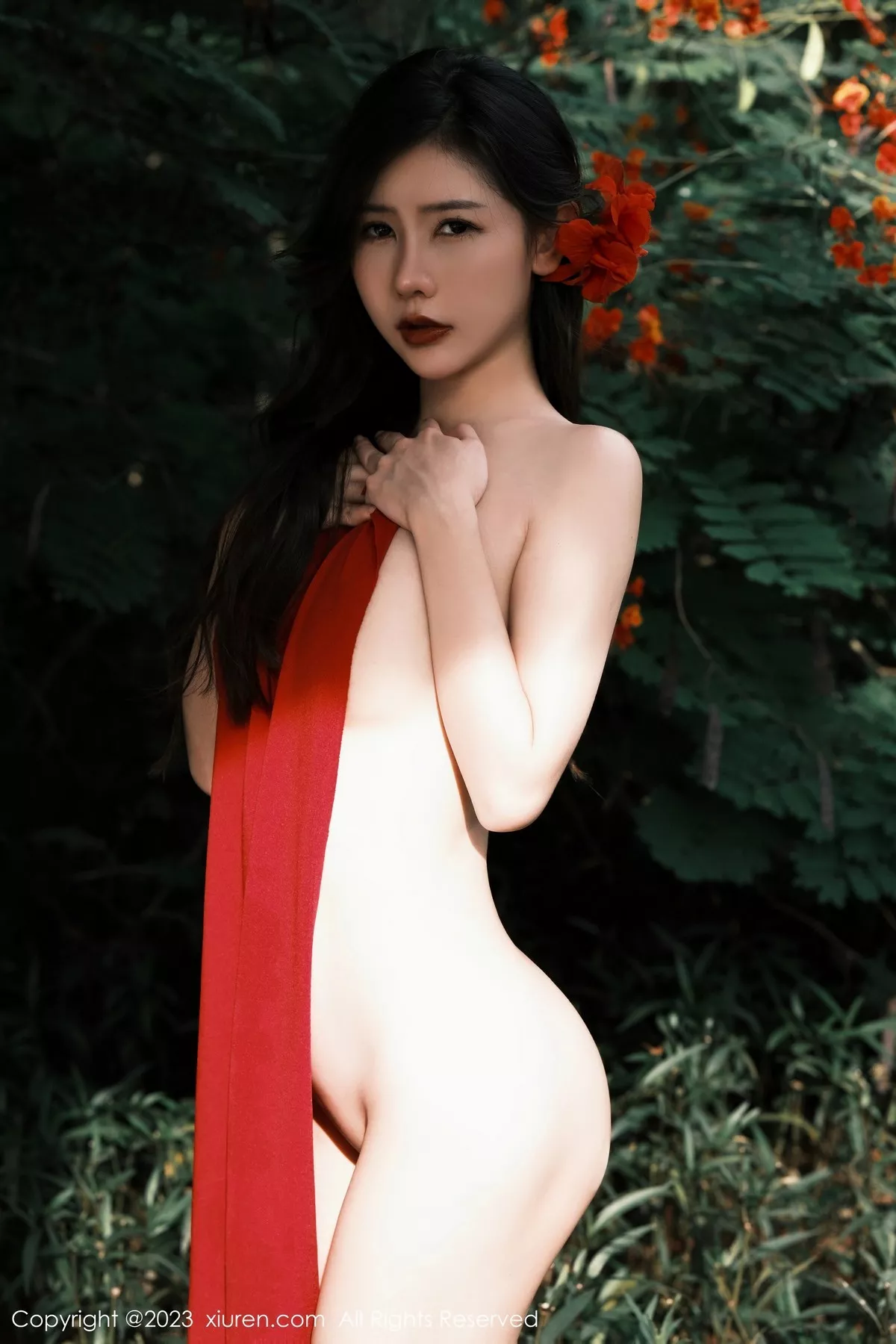 秀人集.com_[XiuRen秀人网]No.6617_模特尹甜甜私房性感红色抹胸服半脱露白色内裤秀翘臀诱惑写真51P