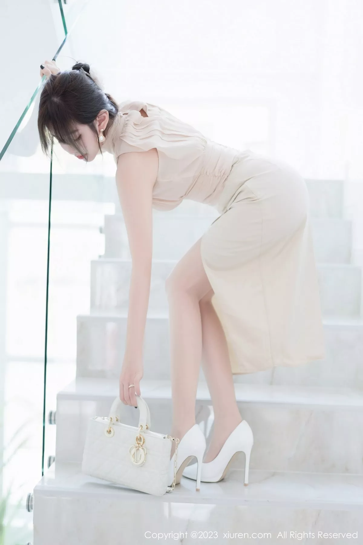 秀人集.com_[XiuRen秀人网]No.6768_女神王雨纯脱浅色连衣长裙露浅色内衣配开档肉丝完美诱惑写真74P