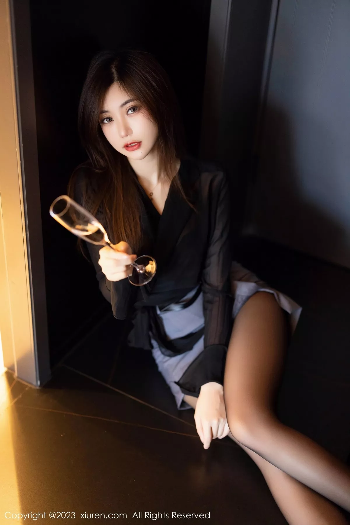 秀人集.com_[XiuRen秀人网]No.6770_女神绮里嘉ula黑色上衣配灰色短裙露黑色蕾丝内衣完美诱惑写真93P