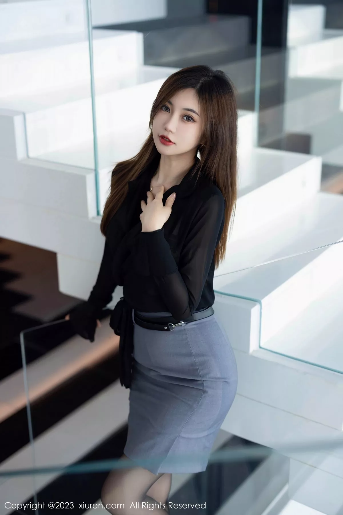 秀人集.com_[XiuRen秀人网]No.6770_女神绮里嘉ula黑色上衣配灰色短裙露黑色蕾丝内衣完美诱惑写真93P