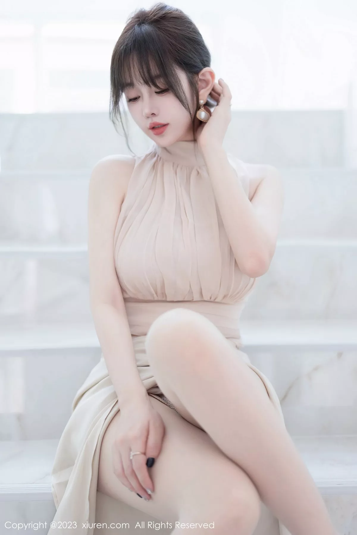 秀人集.com_[XiuRen秀人网]No.6768_女神王雨纯脱浅色连衣长裙露浅色内衣配开档肉丝完美诱惑写真74P