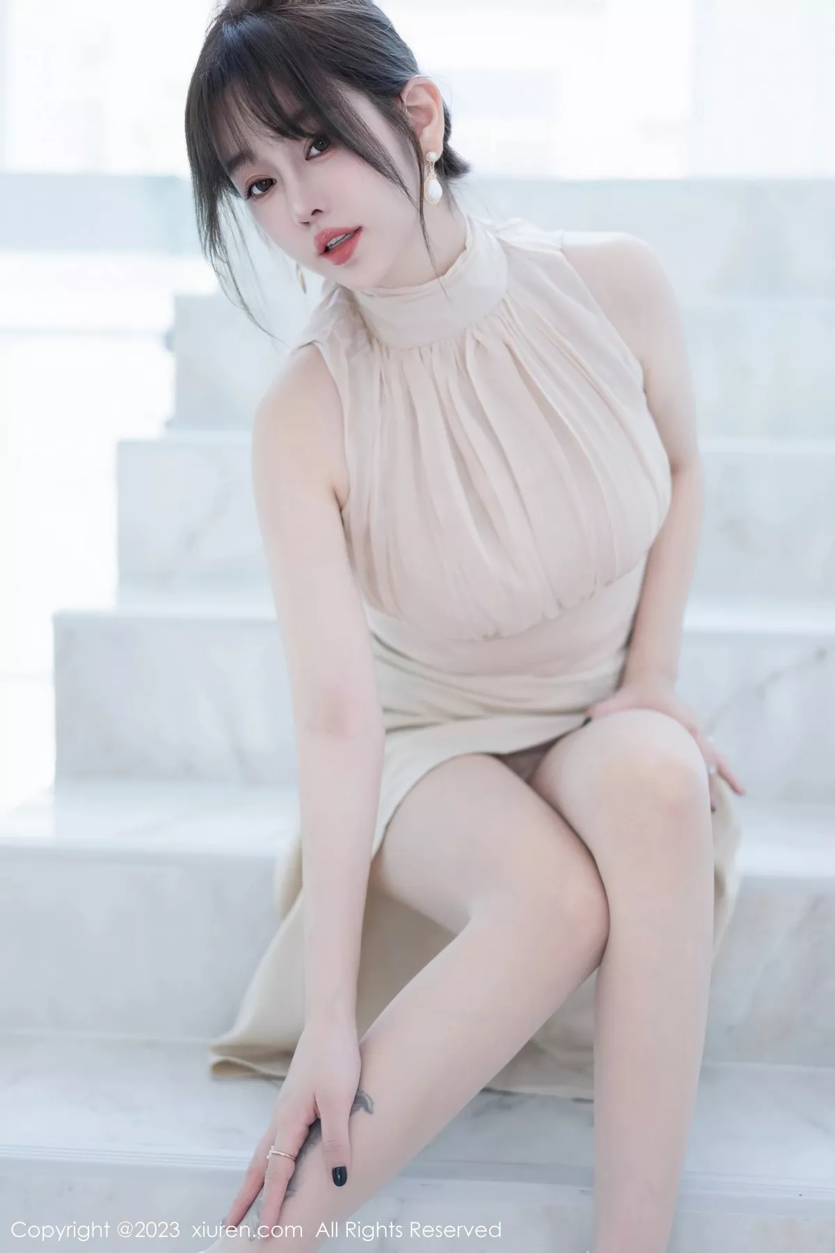 秀人集.com_[XiuRen秀人网]No.6768_女神王雨纯脱浅色连衣长裙露浅色内衣配开档肉丝完美诱惑写真74P