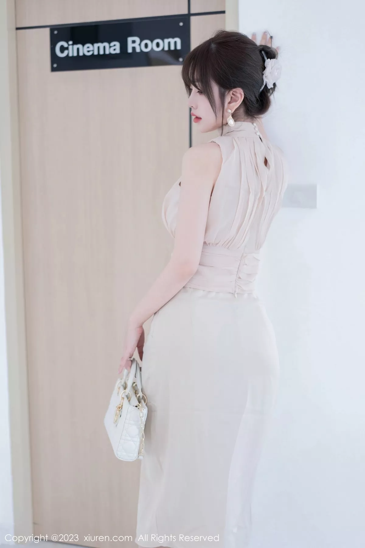 秀人集.com_[XiuRen秀人网]No.6768_女神王雨纯脱浅色连衣长裙露浅色内衣配开档肉丝完美诱惑写真74P