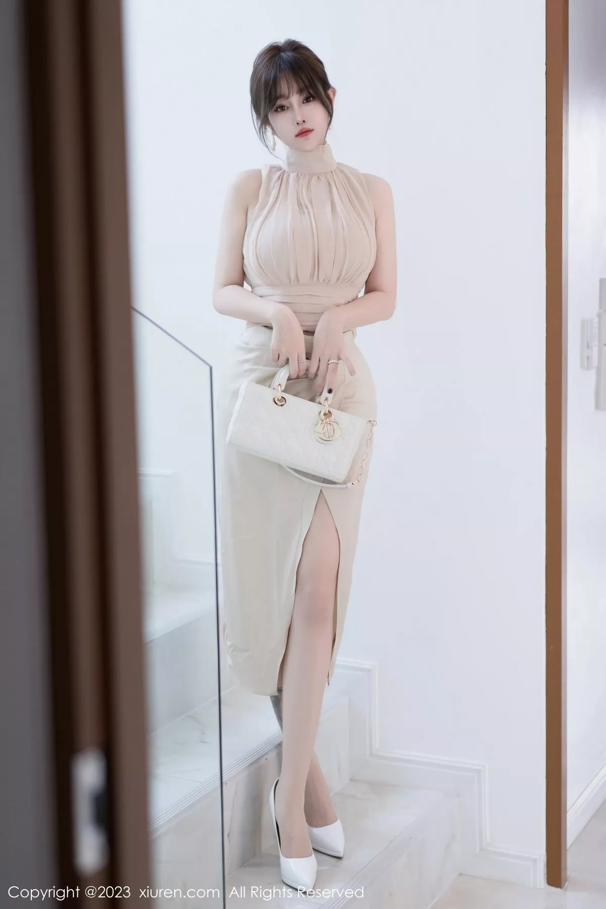 秀人集.com_[XiuRen秀人网]No.6768_女神王雨纯脱浅色连衣长裙露浅色内衣配开档肉丝完美诱惑写真74P