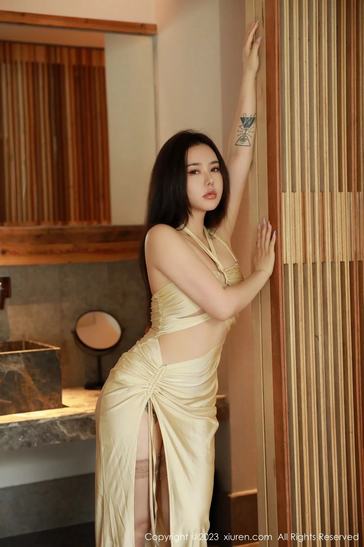 秀人集.com_[XiuRen秀人网]No.6840_女神Manuela玛鲁娜性感浅黄色露肩连衣裙秀翘臀美腿诱惑写真53P