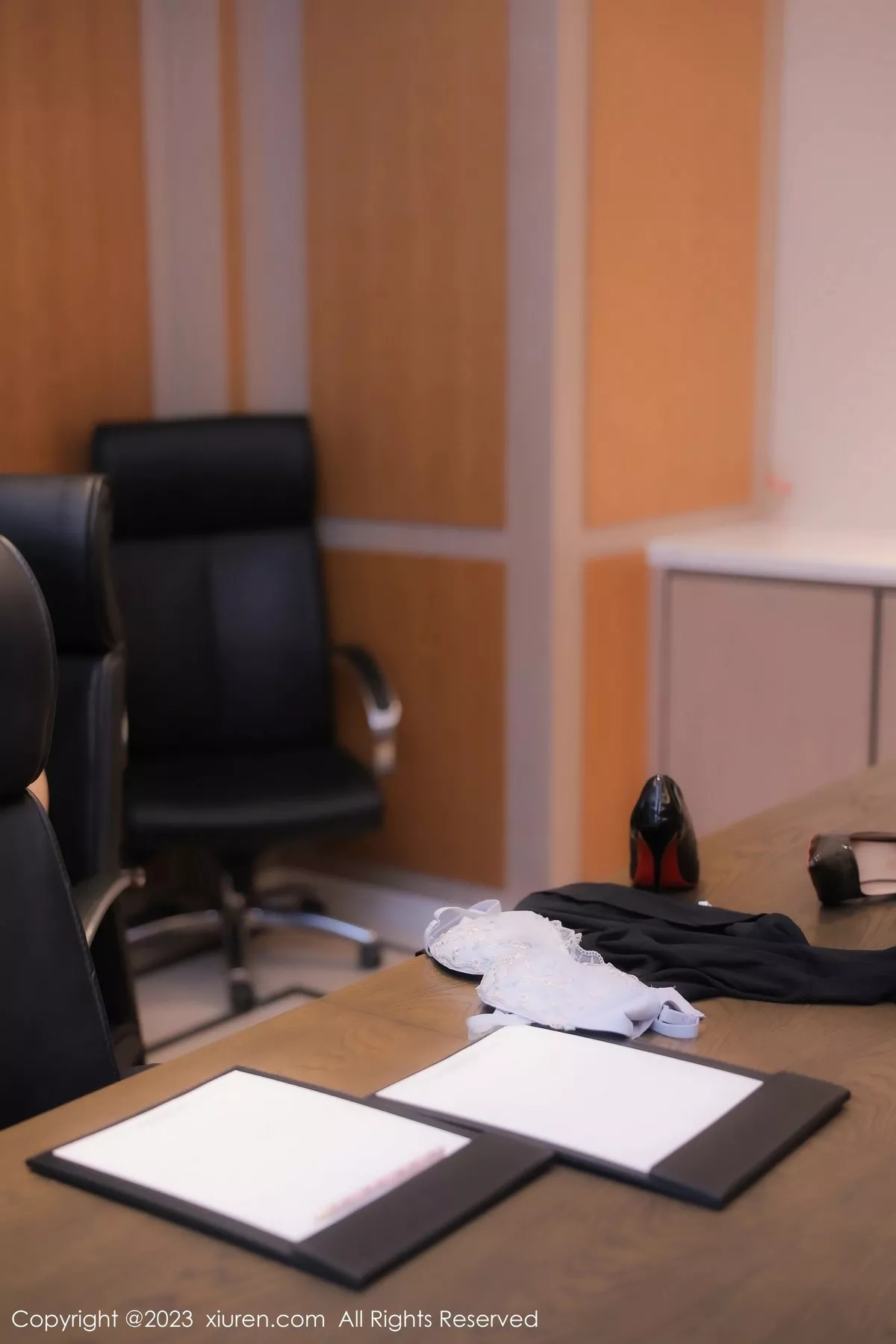 秀人集.com_[XiuRen秀人网]No.6848_模特江真真性感Ol制服露灰色内衣配超薄黑丝秀丰腴身材诱惑写真78P