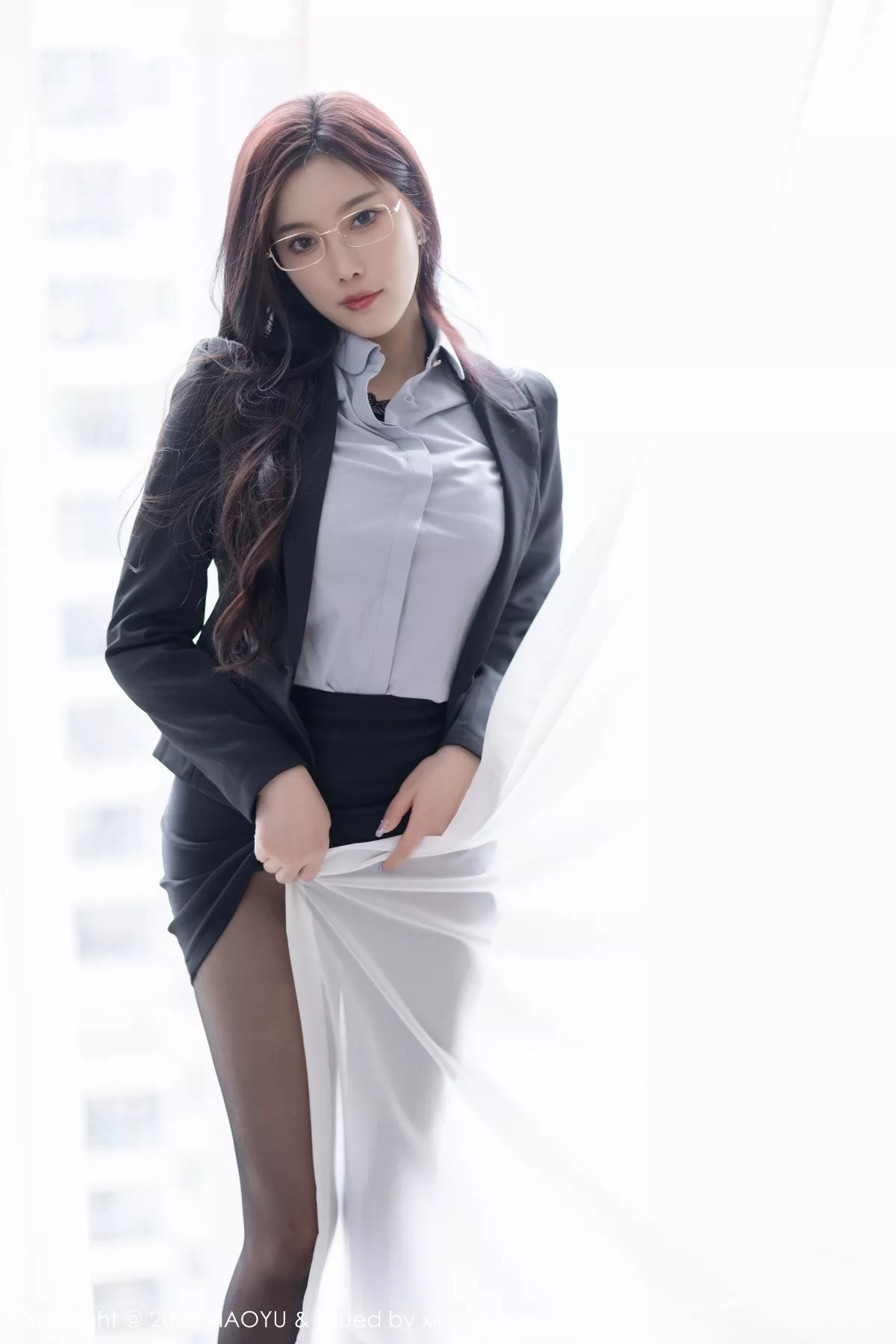 秀人集.com_[XiaoYu画语界]Vol.1041_女神杨晨晨Yome职业装露黑色薄纱连体衣秀丰腴身材诱惑写真100P