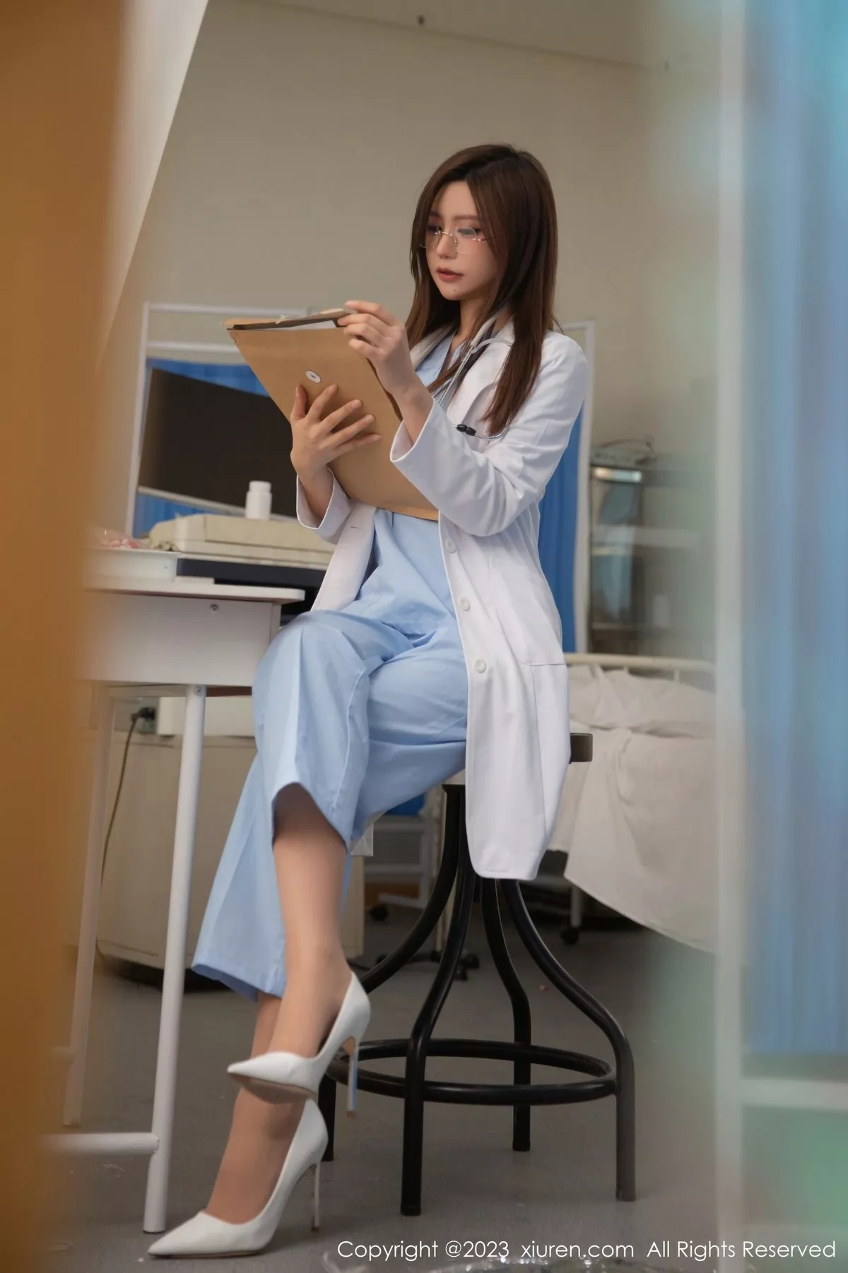 秀人集.com_[XiuRen秀人网]No.6849_女神绮里嘉ula美女医生装扮露蓝色蕾丝内衣秀曼妙身姿诱惑写真83P