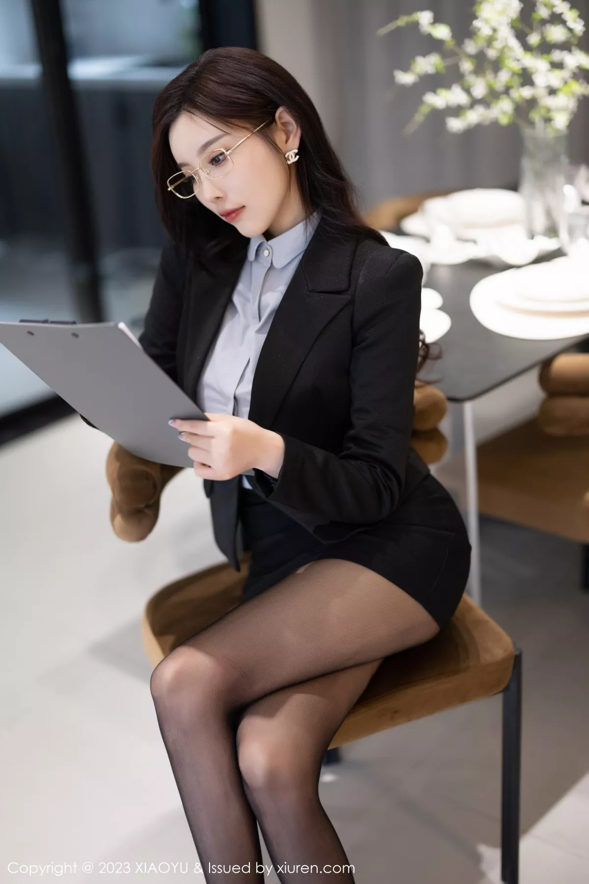 秀人集.com_[XiaoYu画语界]Vol.1041_女神杨晨晨Yome职业装露黑色薄纱连体衣秀丰腴身材诱惑写真100P