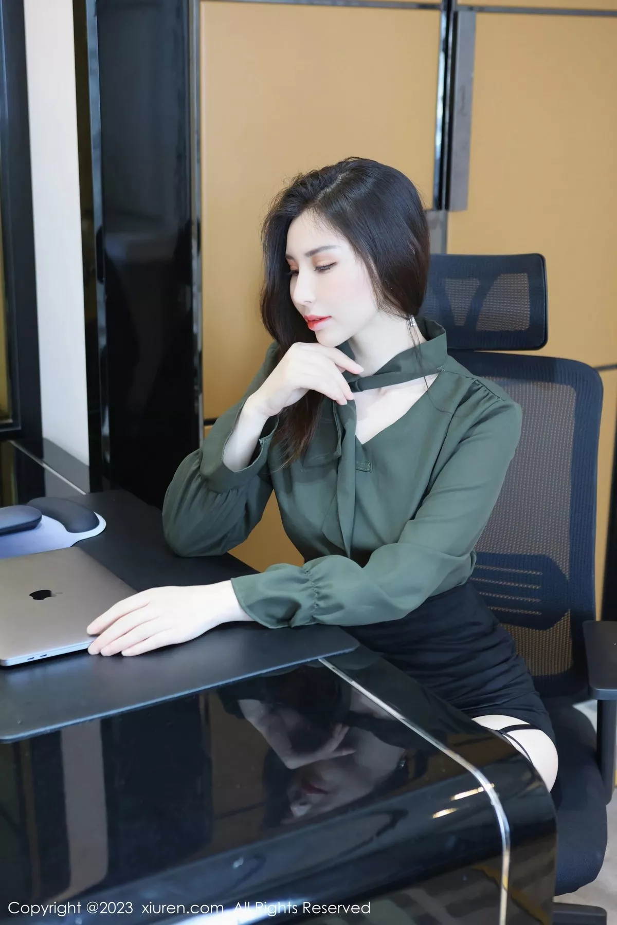 秀人集.com_[XiuRen秀人网]No.6844_模特王曼柔半脱露黑色蕾丝内衣配黑丝吊袜秀曼妙身姿诱惑写真81P