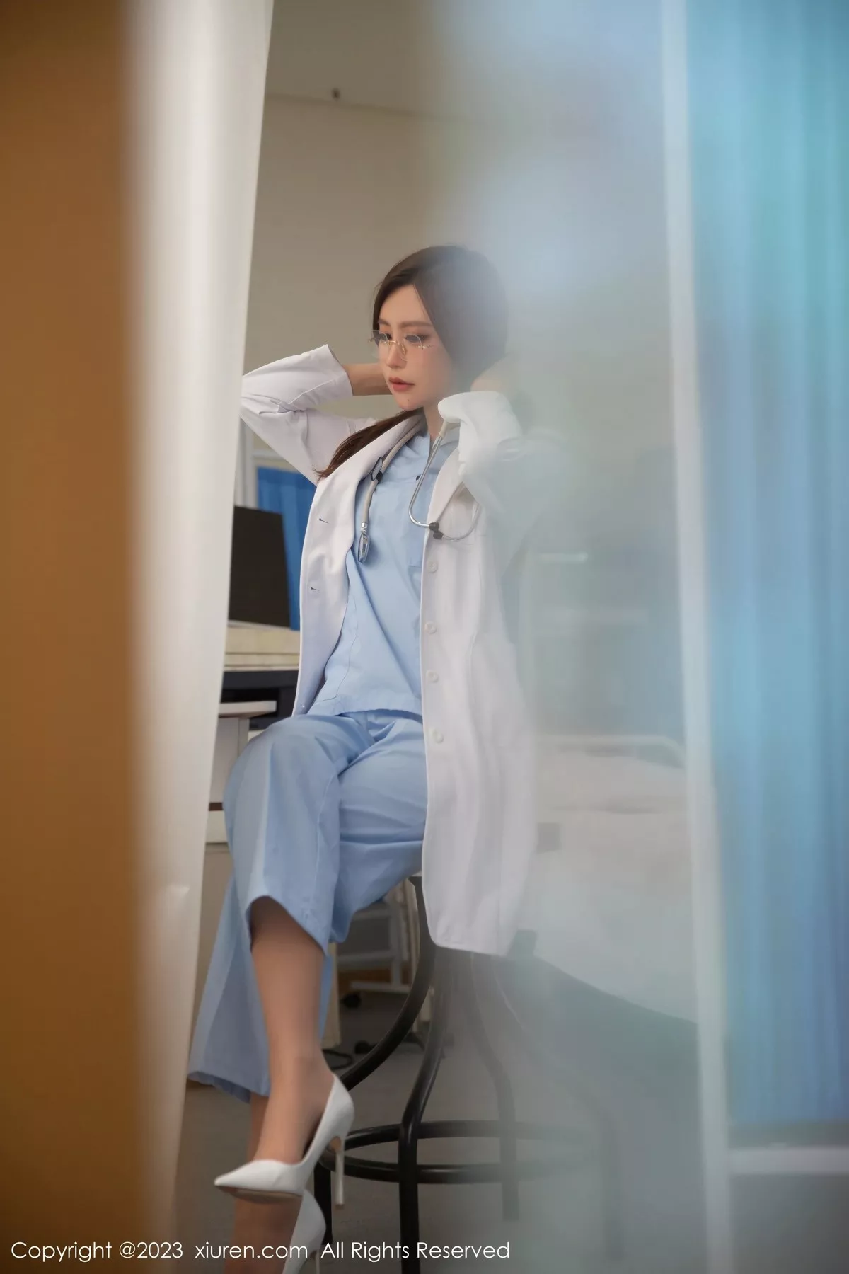 秀人集.com_[XiuRen秀人网]No.6849_女神绮里嘉ula美女医生装扮露蓝色蕾丝内衣秀曼妙身姿诱惑写真83P