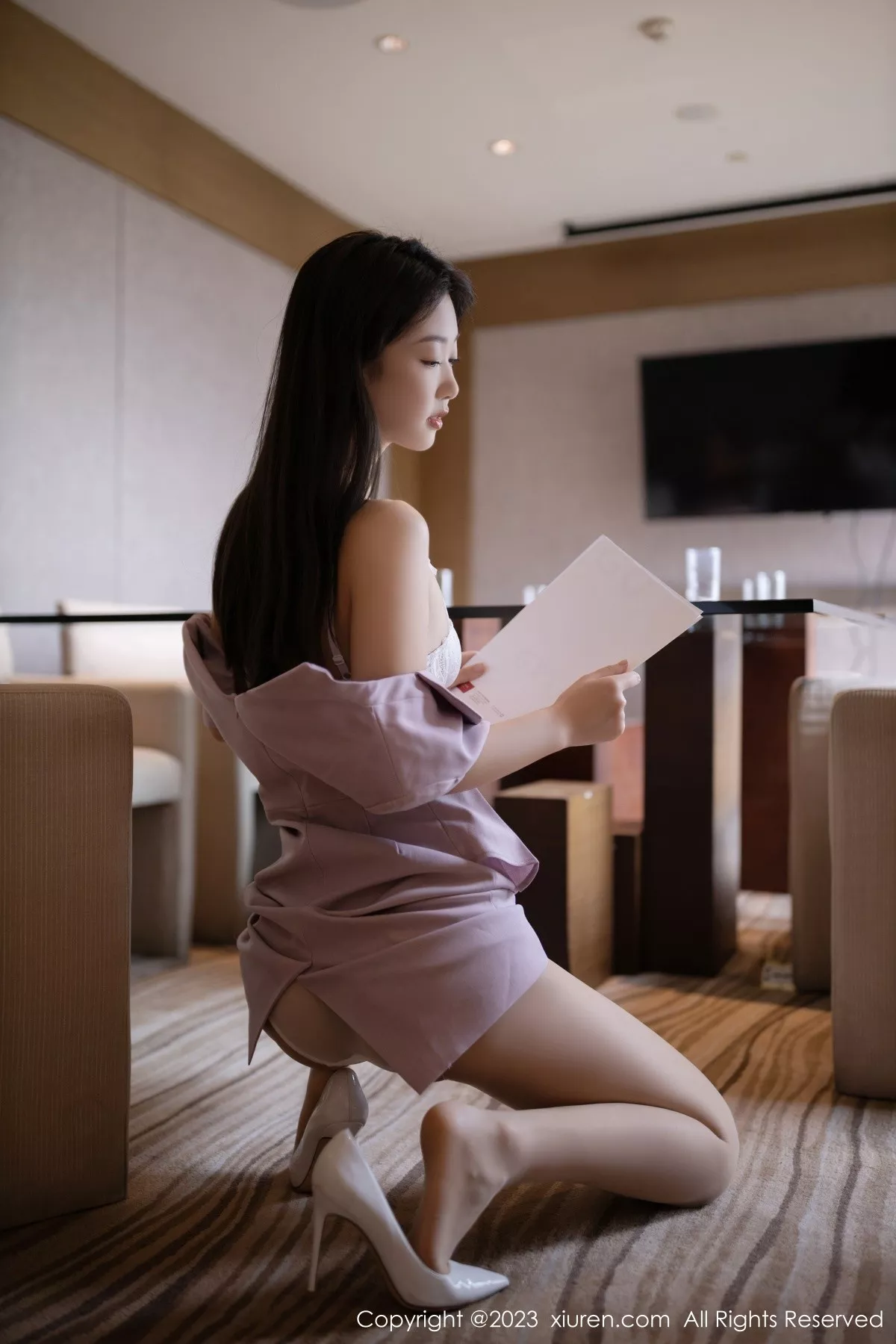 秀人集.com_[XiuRen秀人网]No.6859_模特唐安琪淡紫色Ol服露性感白色蕾丝内衣秀曼妙身姿诱惑写真80P