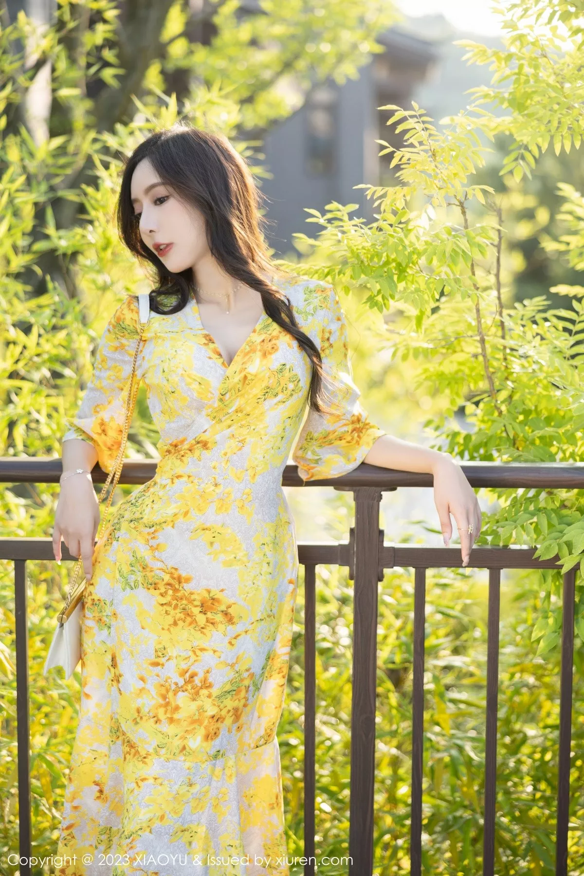 秀人集.com_[XiaoYu画语界]Vol.1043_女神王馨瑶yanni脱连衣长裙露白色蕾丝内衣秀曼妙身姿诱惑写真90P