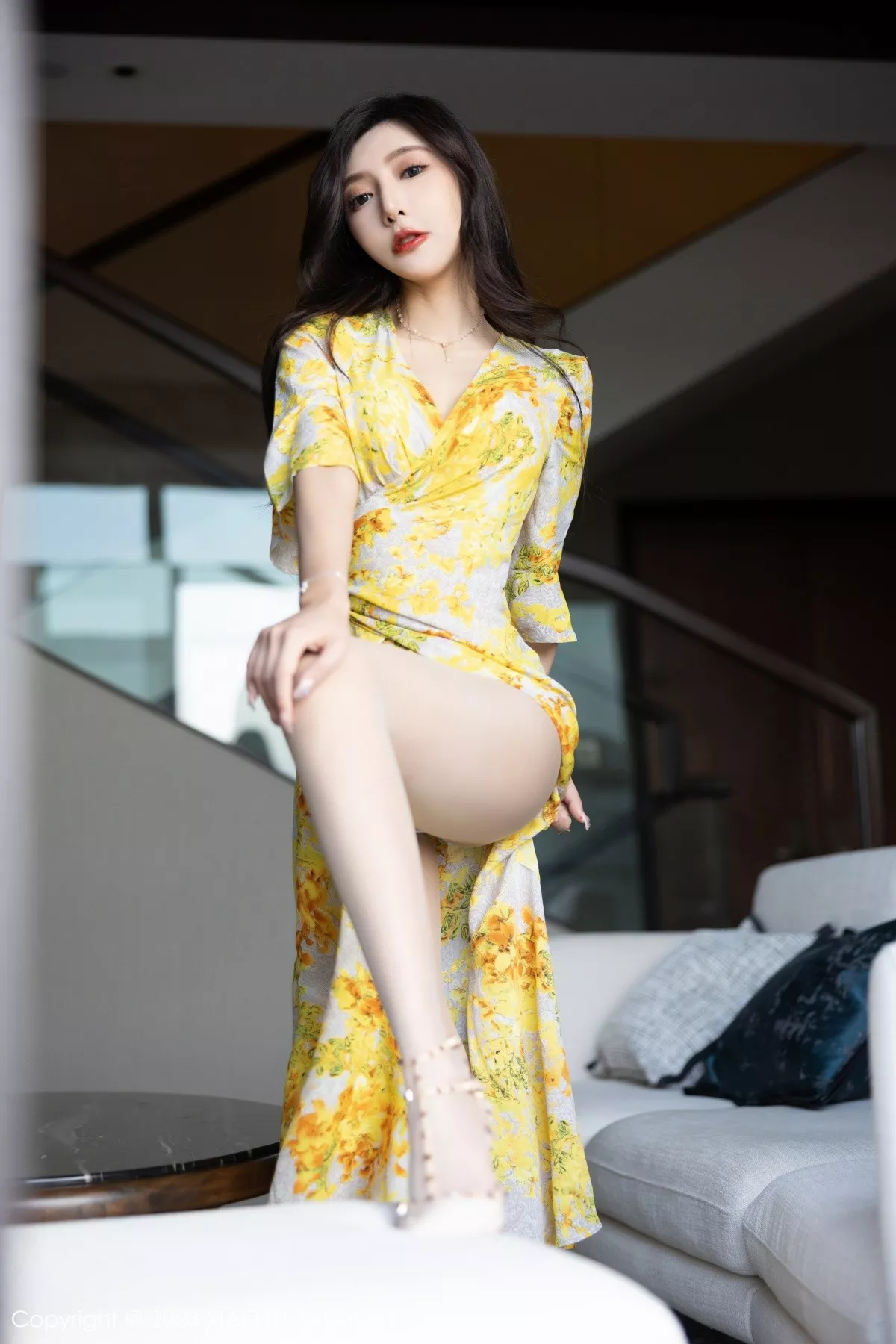 秀人集.com_[XiaoYu画语界]Vol.1043_女神王馨瑶yanni脱连衣长裙露白色蕾丝内衣秀曼妙身姿诱惑写真90P