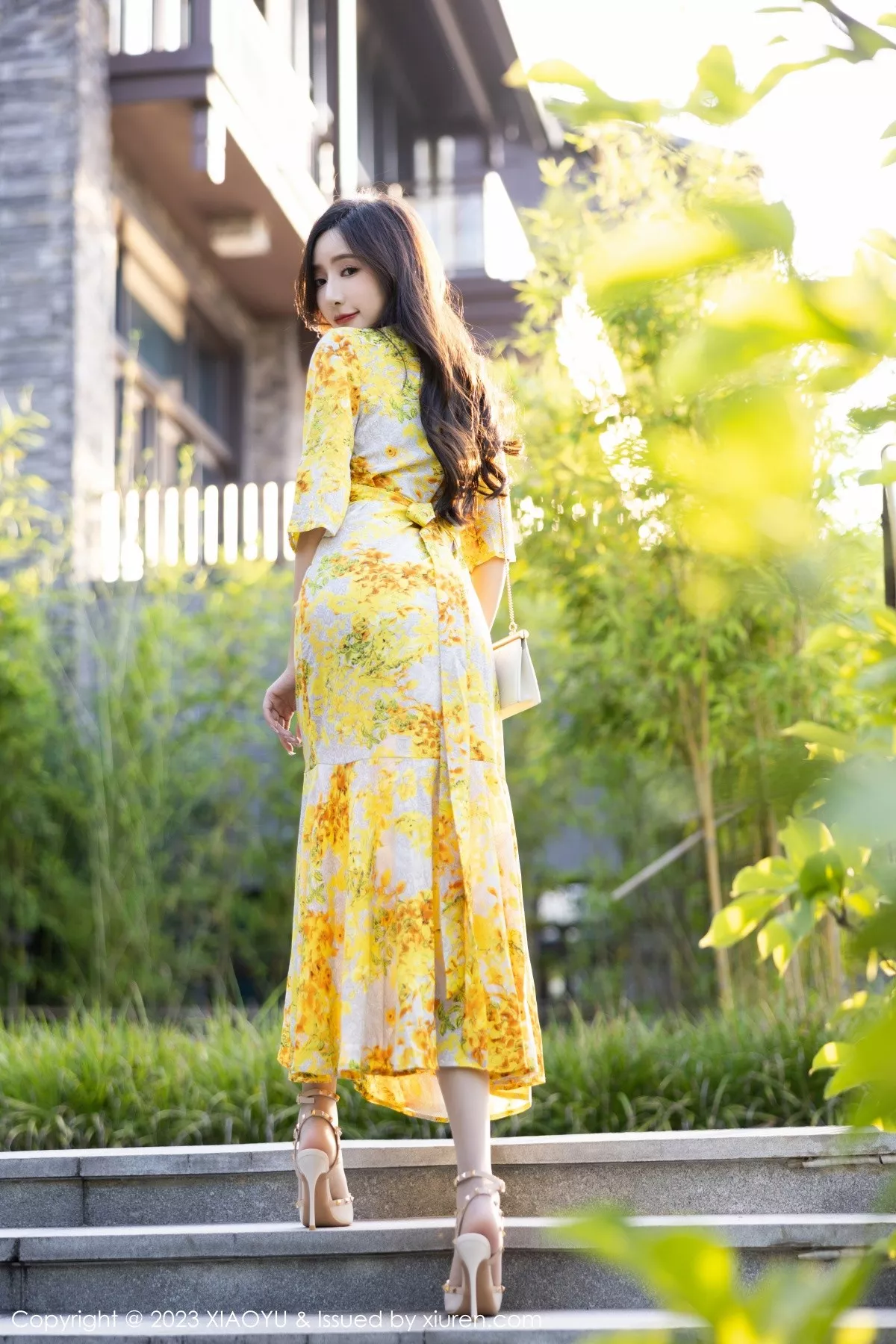 秀人集.com_[XiaoYu画语界]Vol.1043_女神王馨瑶yanni脱连衣长裙露白色蕾丝内衣秀曼妙身姿诱惑写真90P