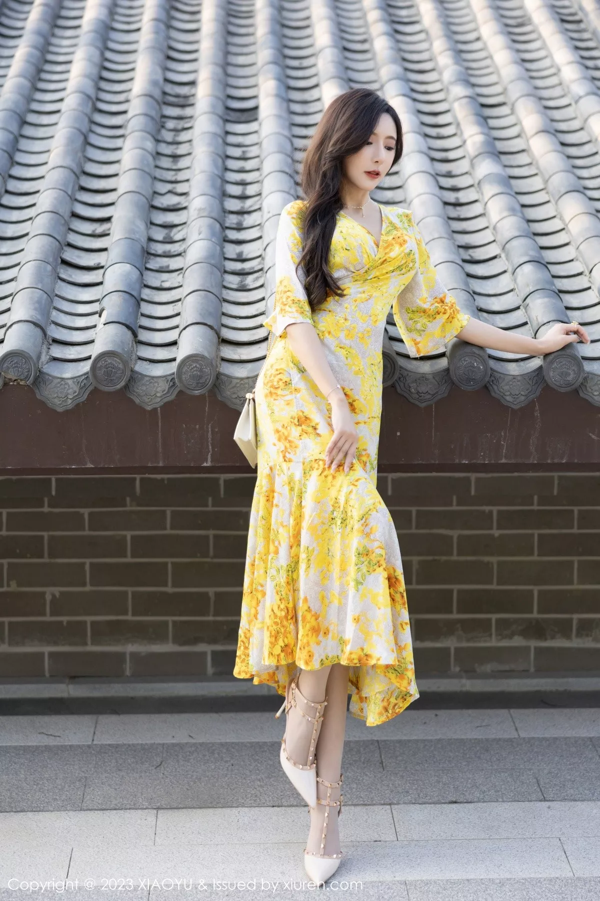 秀人集.com_[XiaoYu画语界]Vol.1043_女神王馨瑶yanni脱连衣长裙露白色蕾丝内衣秀曼妙身姿诱惑写真90P