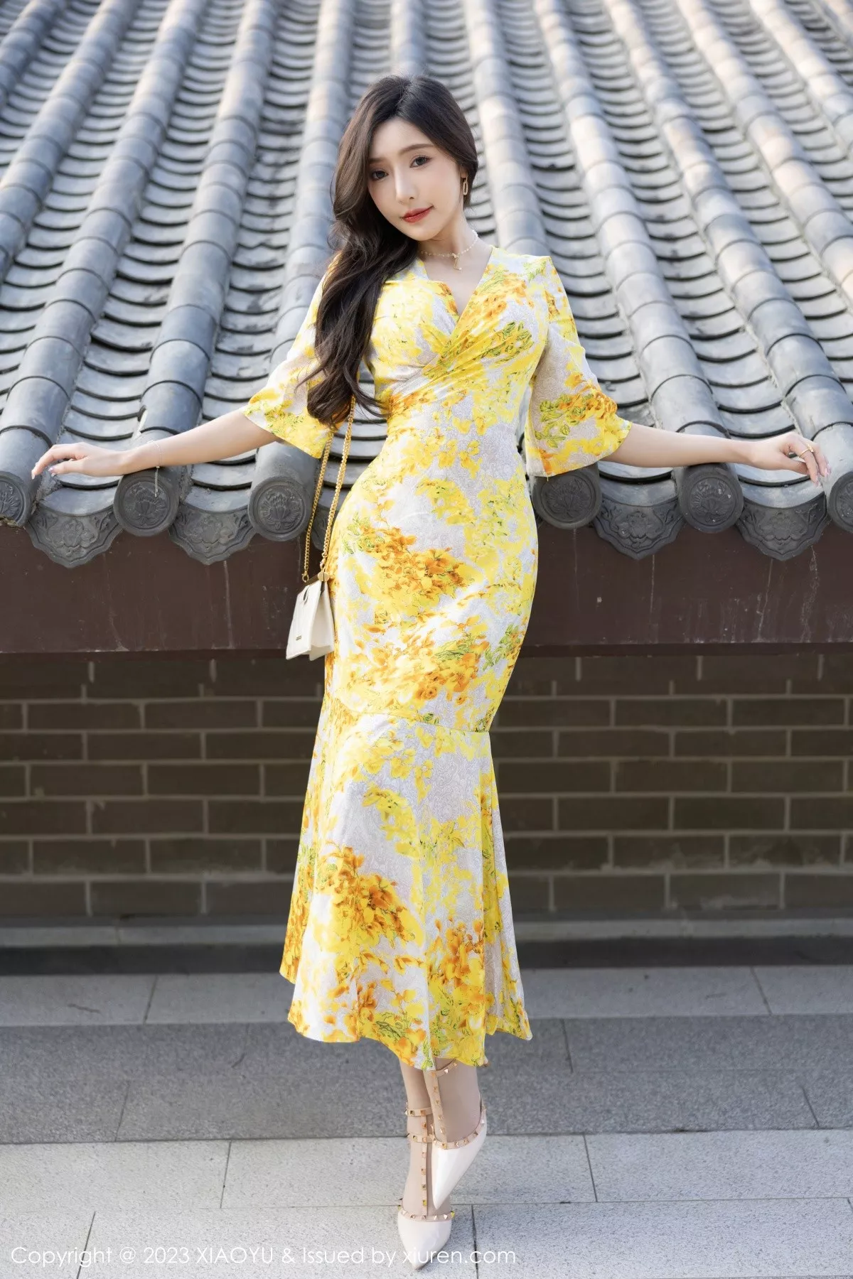 秀人集.com_[XiaoYu画语界]Vol.1043_女神王馨瑶yanni脱连衣长裙露白色蕾丝内衣秀曼妙身姿诱惑写真90P