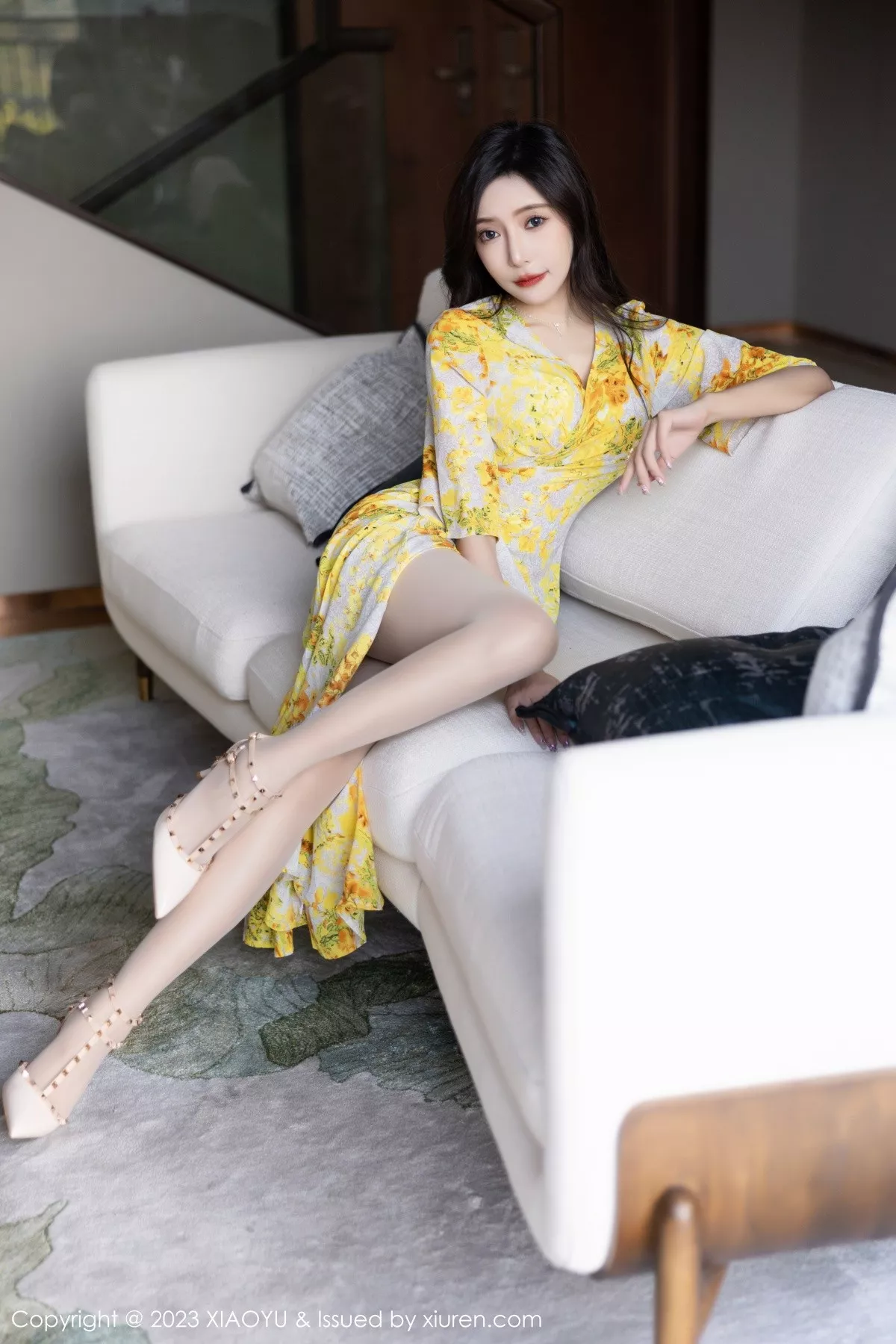 秀人集.com_[XiaoYu画语界]Vol.1043_女神王馨瑶yanni脱连衣长裙露白色蕾丝内衣秀曼妙身姿诱惑写真90P