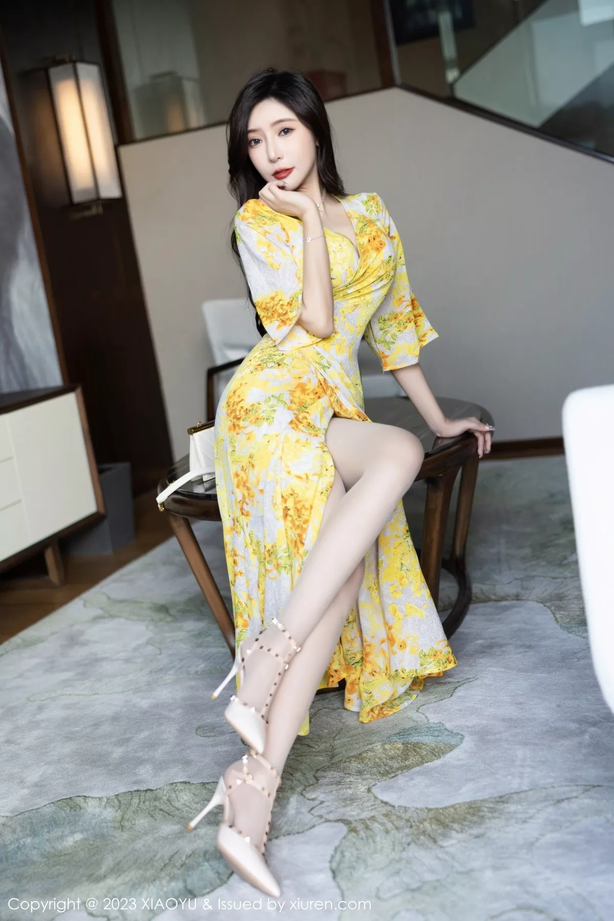 秀人集.com_[XiaoYu画语界]Vol.1043_女神王馨瑶yanni脱连衣长裙露白色蕾丝内衣秀曼妙身姿诱惑写真90P