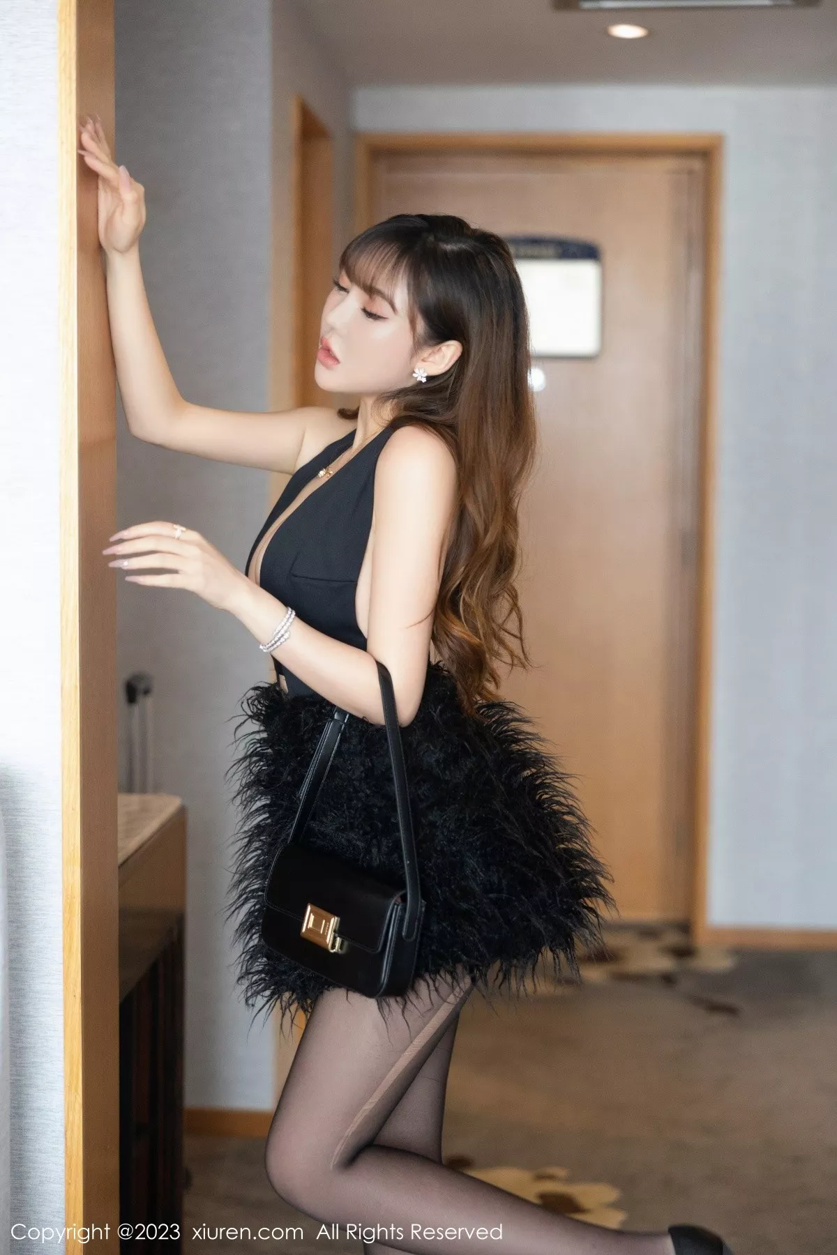 秀人集.com_[XiuRen秀人网]No.6864_模特萌汉药baby性感黑色礼裙配超薄无内黑丝秀惹火身材诱惑写真74P