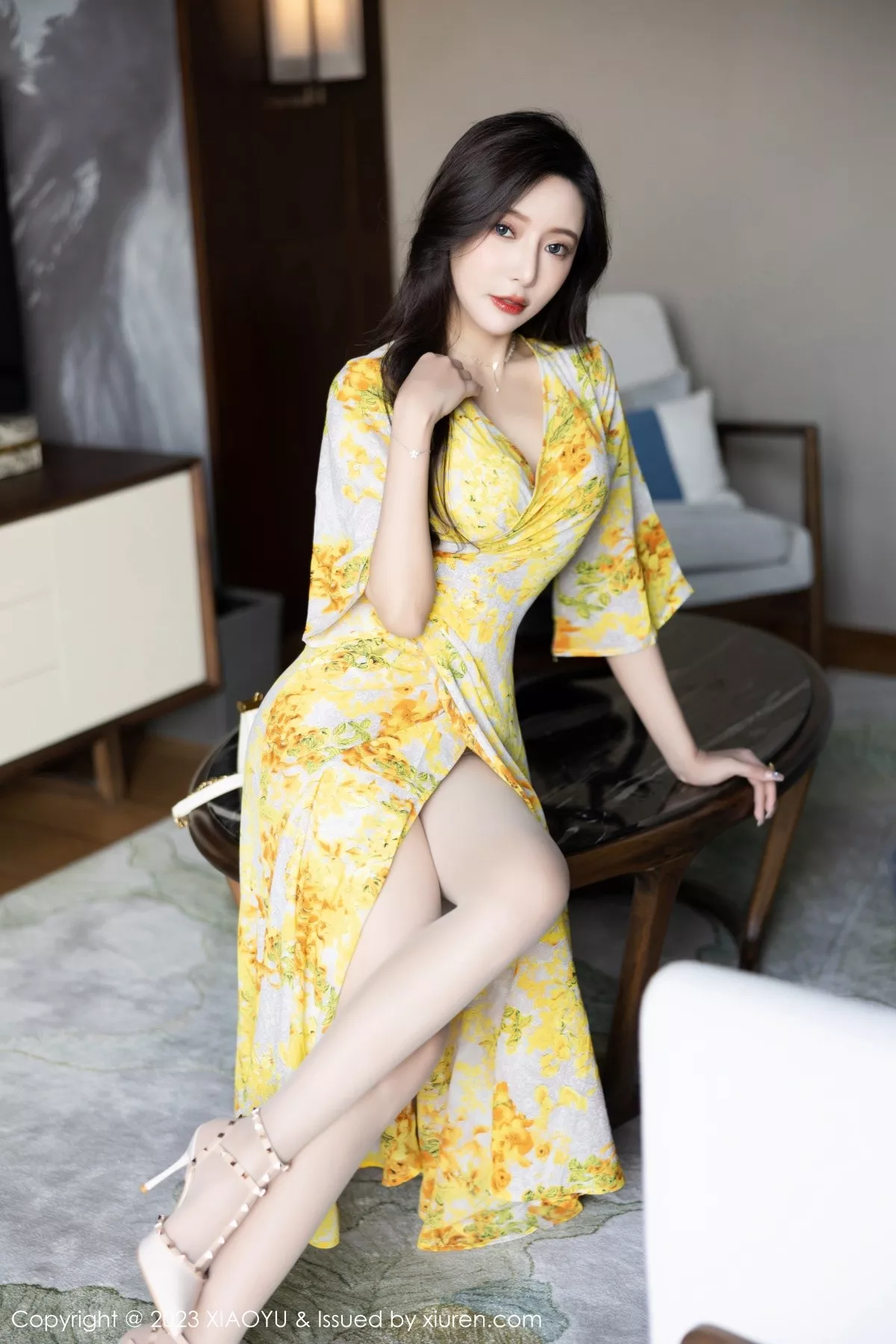 秀人集.com_[XiaoYu画语界]Vol.1043_女神王馨瑶yanni脱连衣长裙露白色蕾丝内衣秀曼妙身姿诱惑写真90P