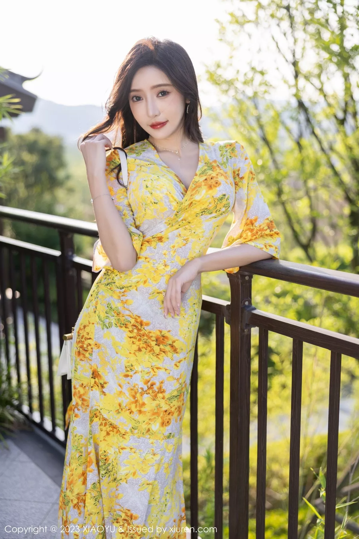 秀人集.com_[XiaoYu画语界]Vol.1043_女神王馨瑶yanni脱连衣长裙露白色蕾丝内衣秀曼妙身姿诱惑写真90P