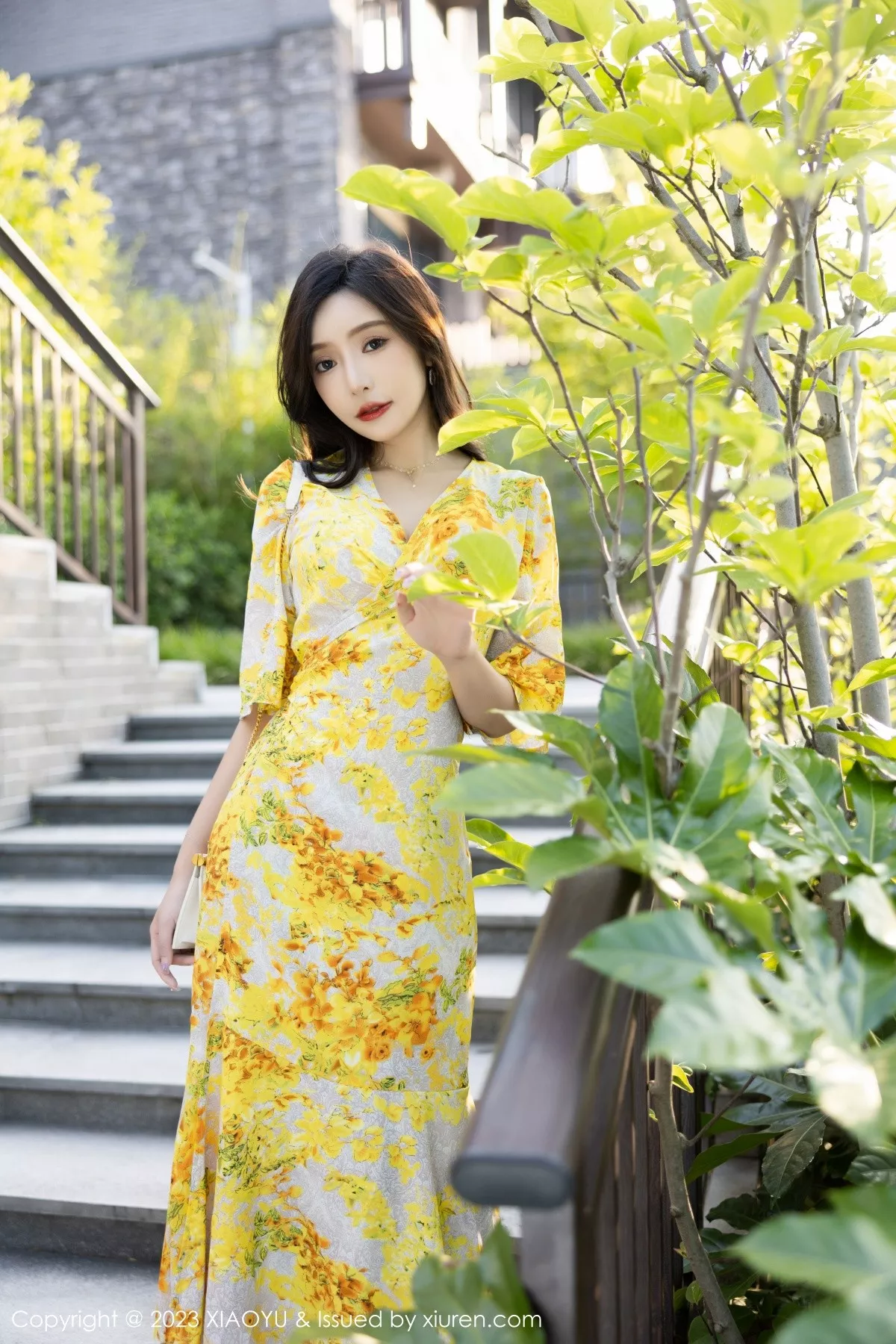 秀人集.com_[XiaoYu画语界]Vol.1043_女神王馨瑶yanni脱连衣长裙露白色蕾丝内衣秀曼妙身姿诱惑写真90P