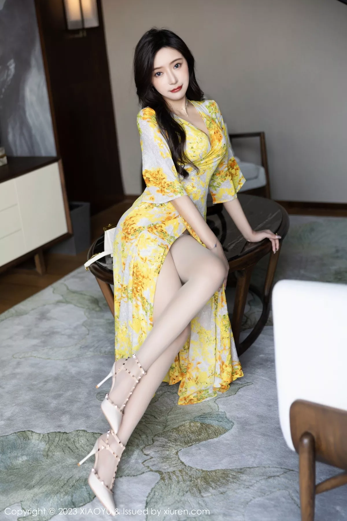 秀人集.com_[XiaoYu画语界]Vol.1043_女神王馨瑶yanni脱连衣长裙露白色蕾丝内衣秀曼妙身姿诱惑写真90P