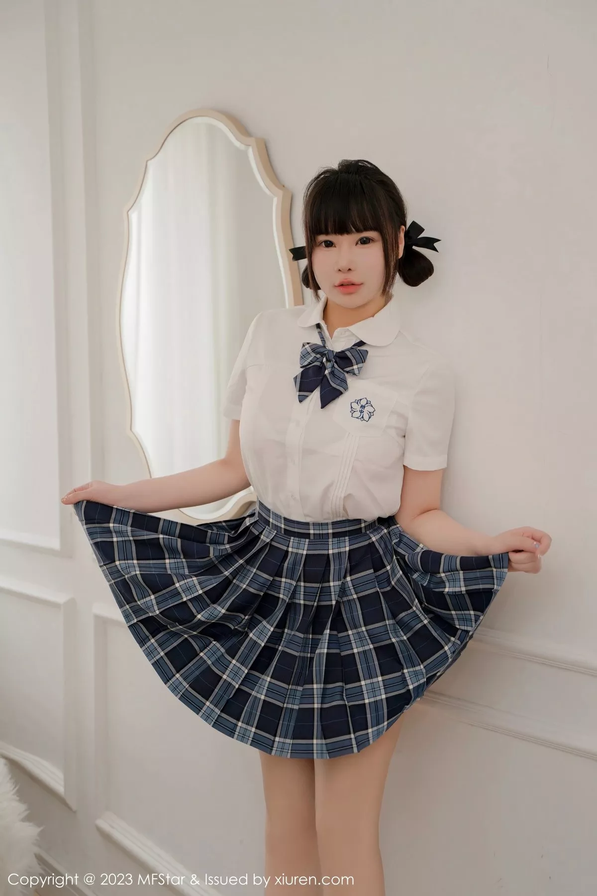 秀人集.com_[MFStar模范学院]Vol.621_新人模特水塔塔白色短T配蓝色格子裙秀曼妙身姿迷人诱惑写真60P